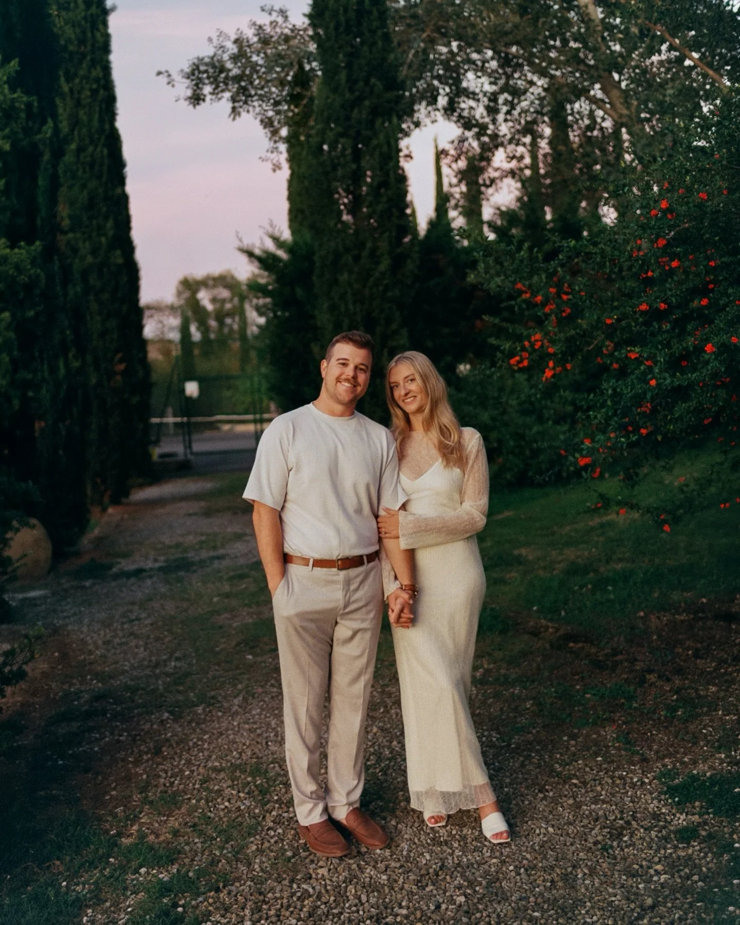 Watercolour skies for the loveliest couples&rsquo; rehearsal dinner at Il Grande Prato 🌄🍷🧡

#tuscanyweddingvenue
#tuscanyweddingphotographer 
#florenceweddingphotographer 
#italianweddingphotographer 
#italyelopementphotographer