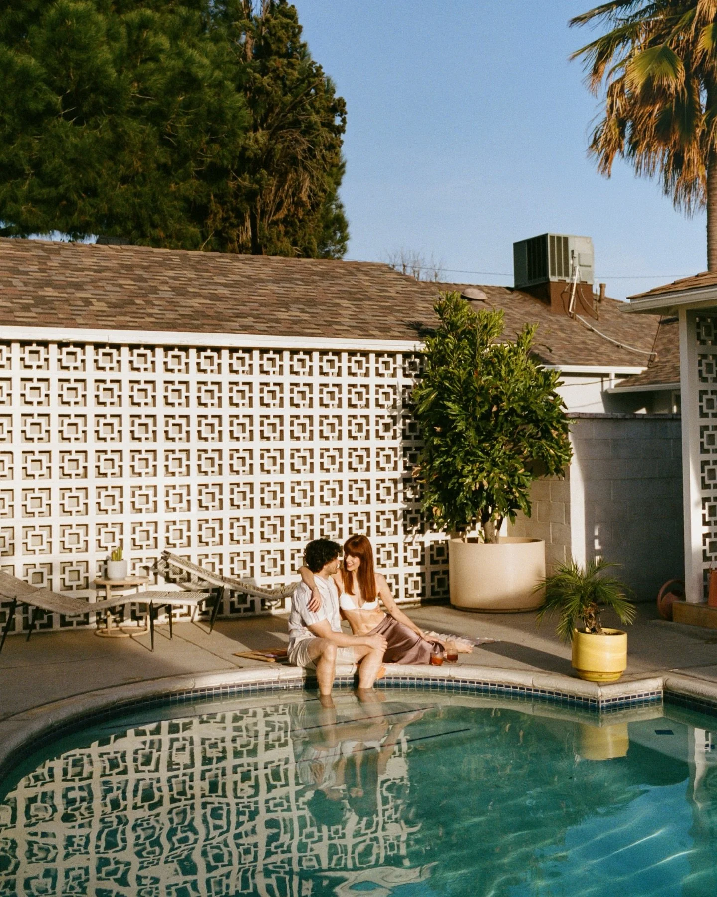 Last February, breathing that sweet California air for Ginger and Jes&rsquo; engagement @thevalleycapri. Reminding me that I completely forgot to travel somewhere sunny this winter. Alas, this session lives on 🌴🌅

#thevalleycapri
#californiawedding
