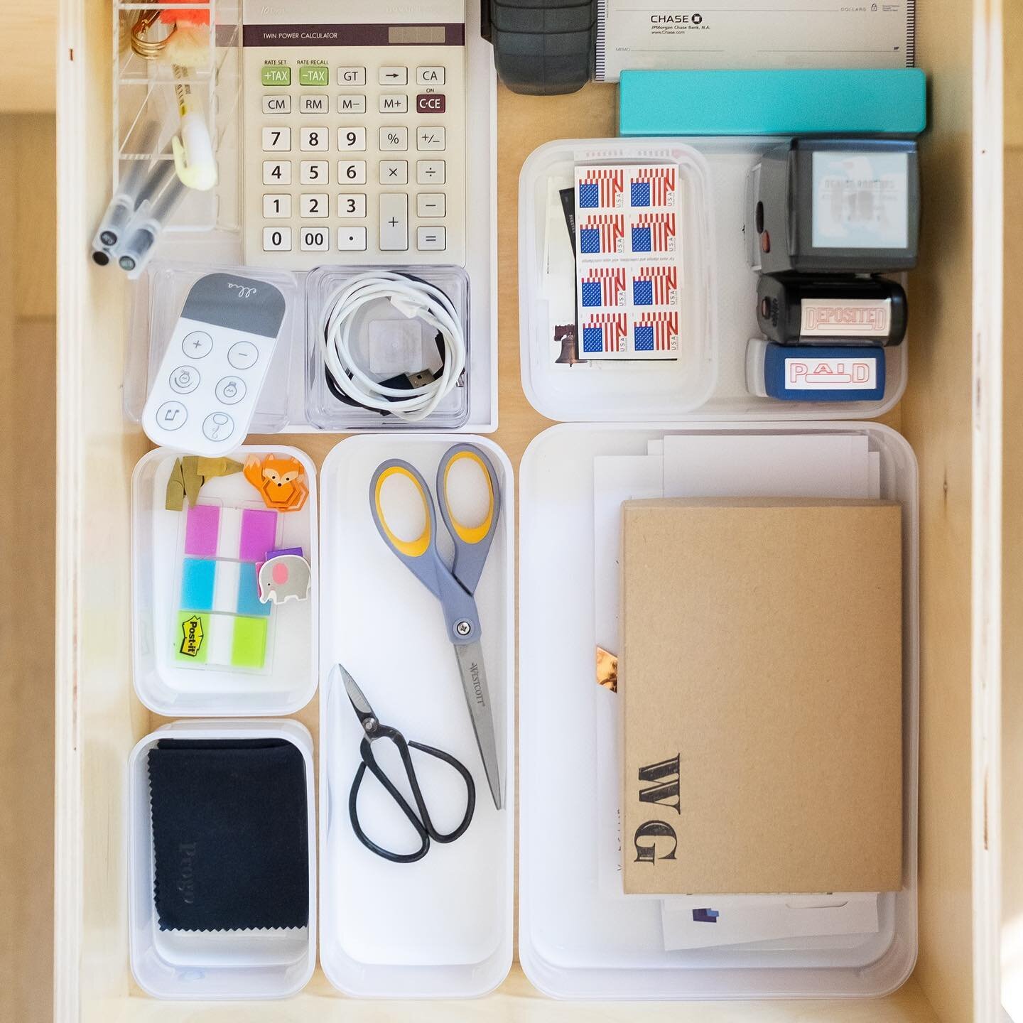 Happy Monday!!! Today is the start of my Junk Drawer Challenge! It is free and designed to be as easy as possible for you. Send me a DM with a picture of your junk drawer and I&rsquo;ll walk you through the process and provide product recommendations