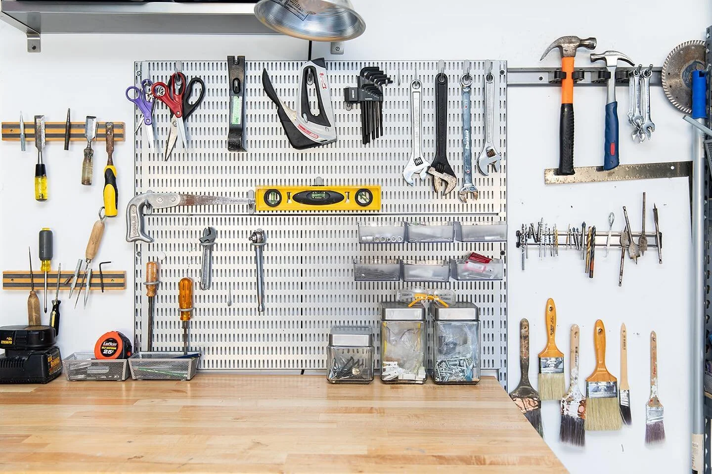 Cooler temperatures are here! Which means it&rsquo;s finally a time when you can safely tackle your garage, shed, and attic. No one ever told you this, but magnets are a garage&rsquo;s best friend 🧲🔧🔨
.
.
.
#garage #garageorganization #tools #tool