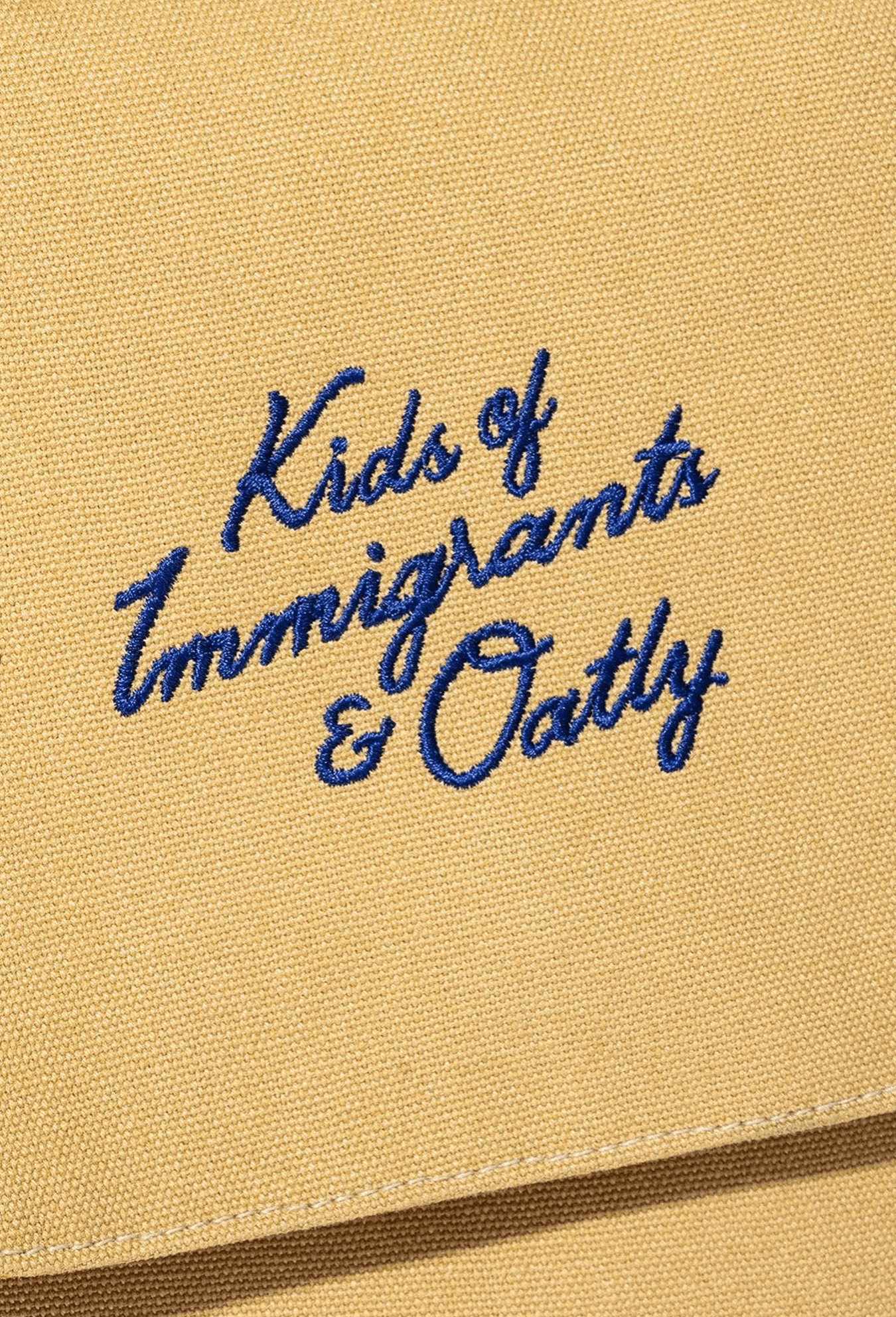 Oatly_KOI_Barista_Workwear_BagDetail.png