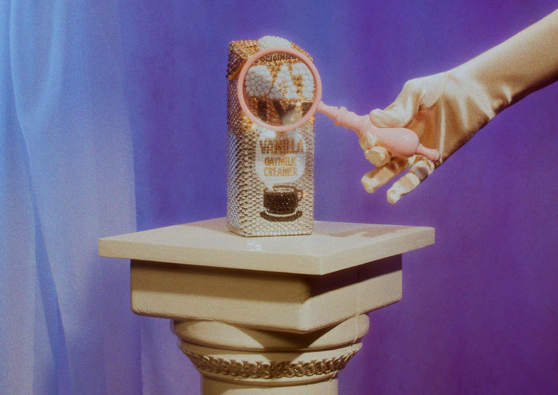 Oatly_US25_Creamer_Auction_Stills_5x4_Magnify_Web.jpg