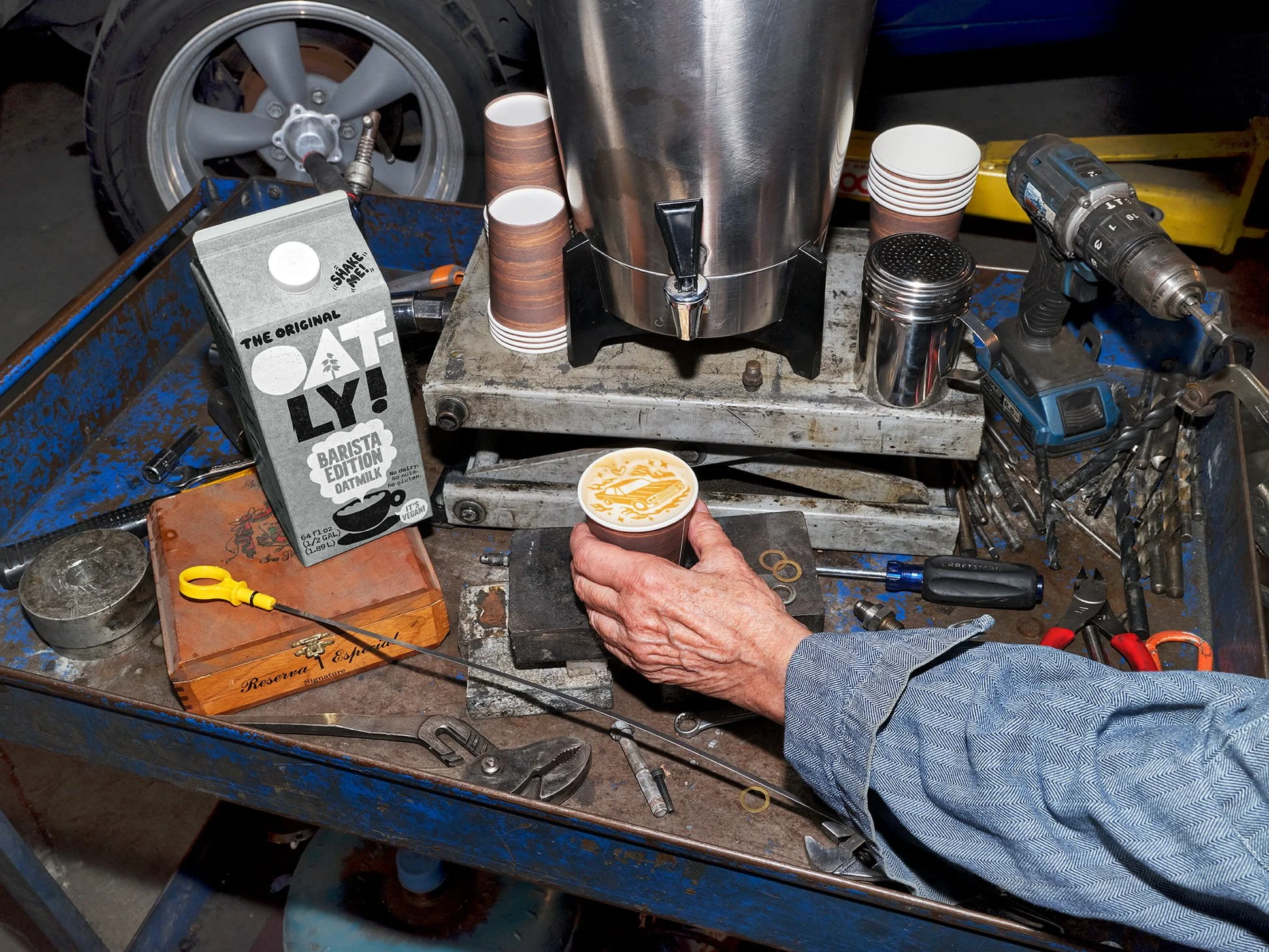 Oatly_US_24_Oatmilk_BaristaEdition_64oz_LatteArt_Alice0622.jpg