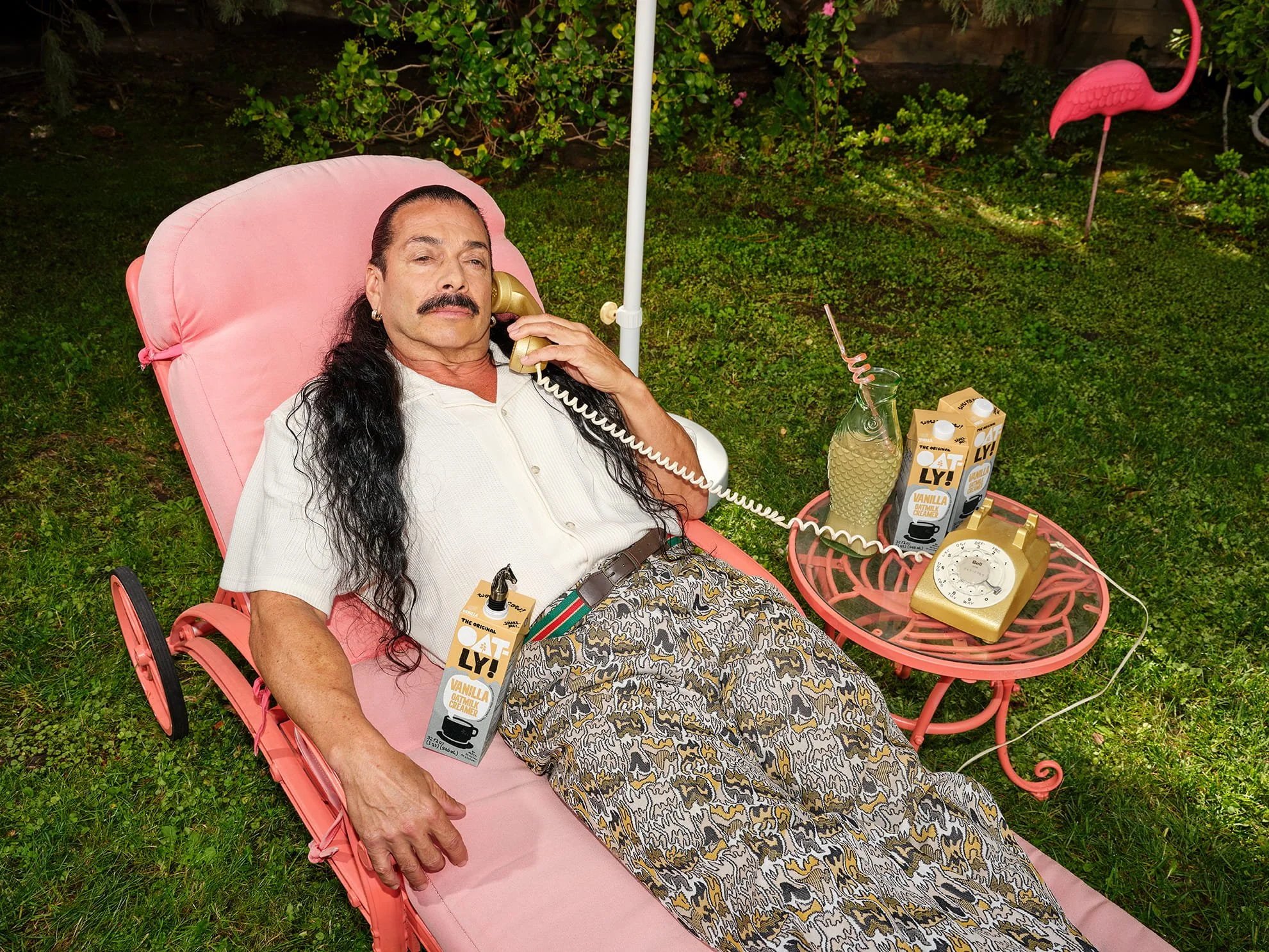 Oatly_US_24_Creamer_Vanilla_32oz_PhoneLounge1_Alice1248.jpg