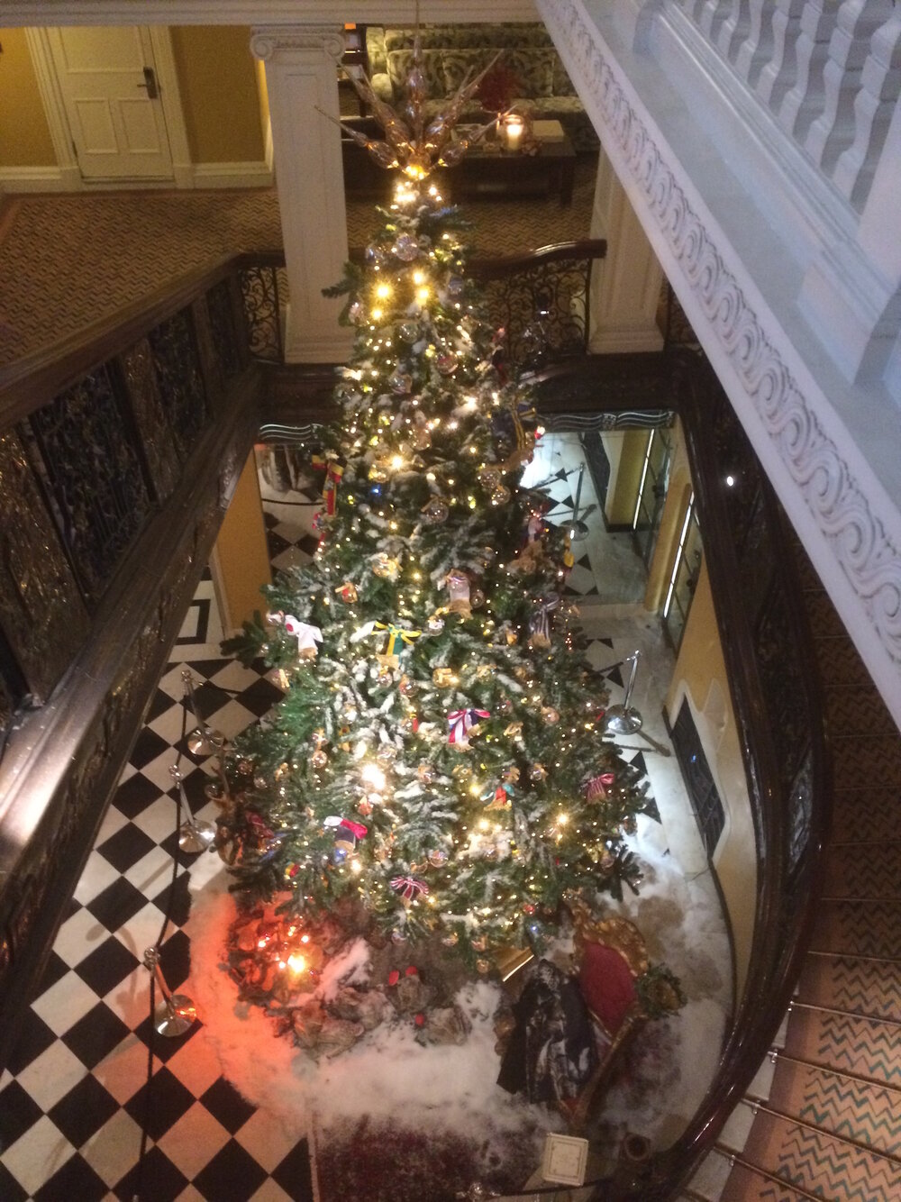 claridges-christmas-tree.jpg