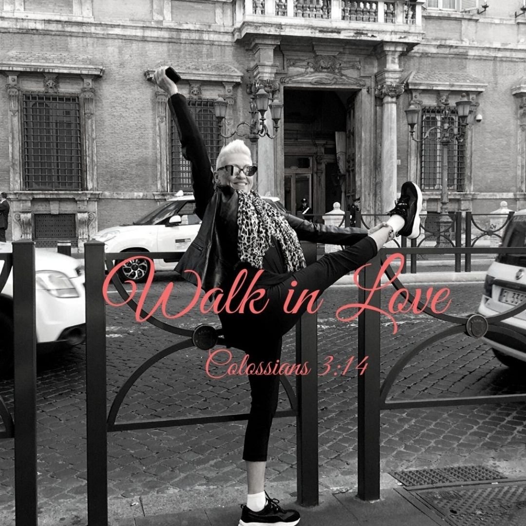 A GLORIOUS FASHION STATEMENT