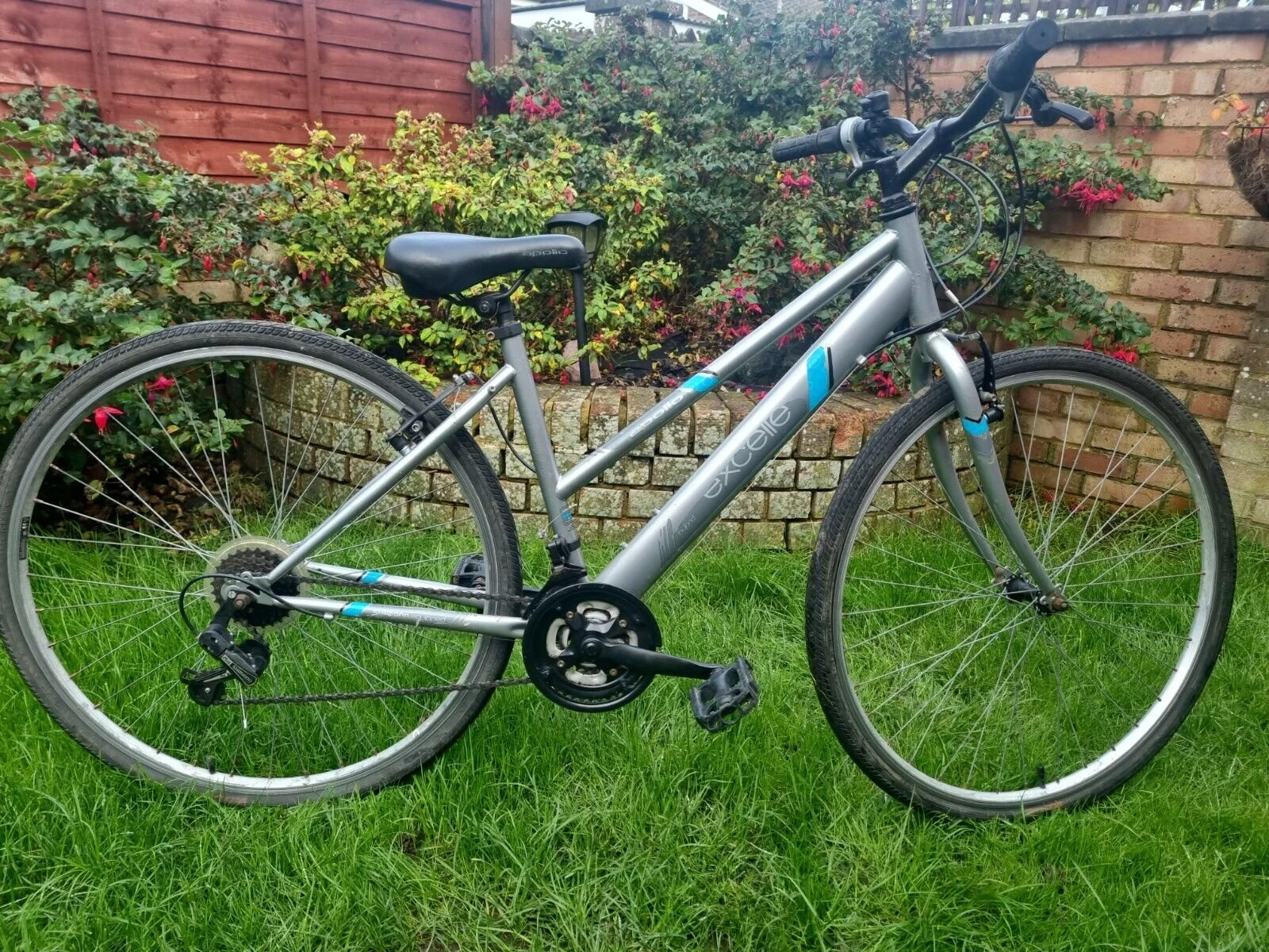 Apollo Excelle Womens Hybrid Bike 17 Apollo Excelle Hybrid Bike Shop