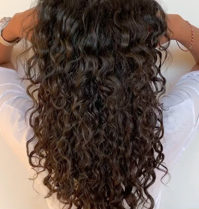 THOSE CURLS THOUGH! We love these curly Bohyme&reg; extensions installed by @alishapricehairart ! Alisha said that while it was her first time using our hair extensions, she loved the increased volume and density she was able to give her client. Her 