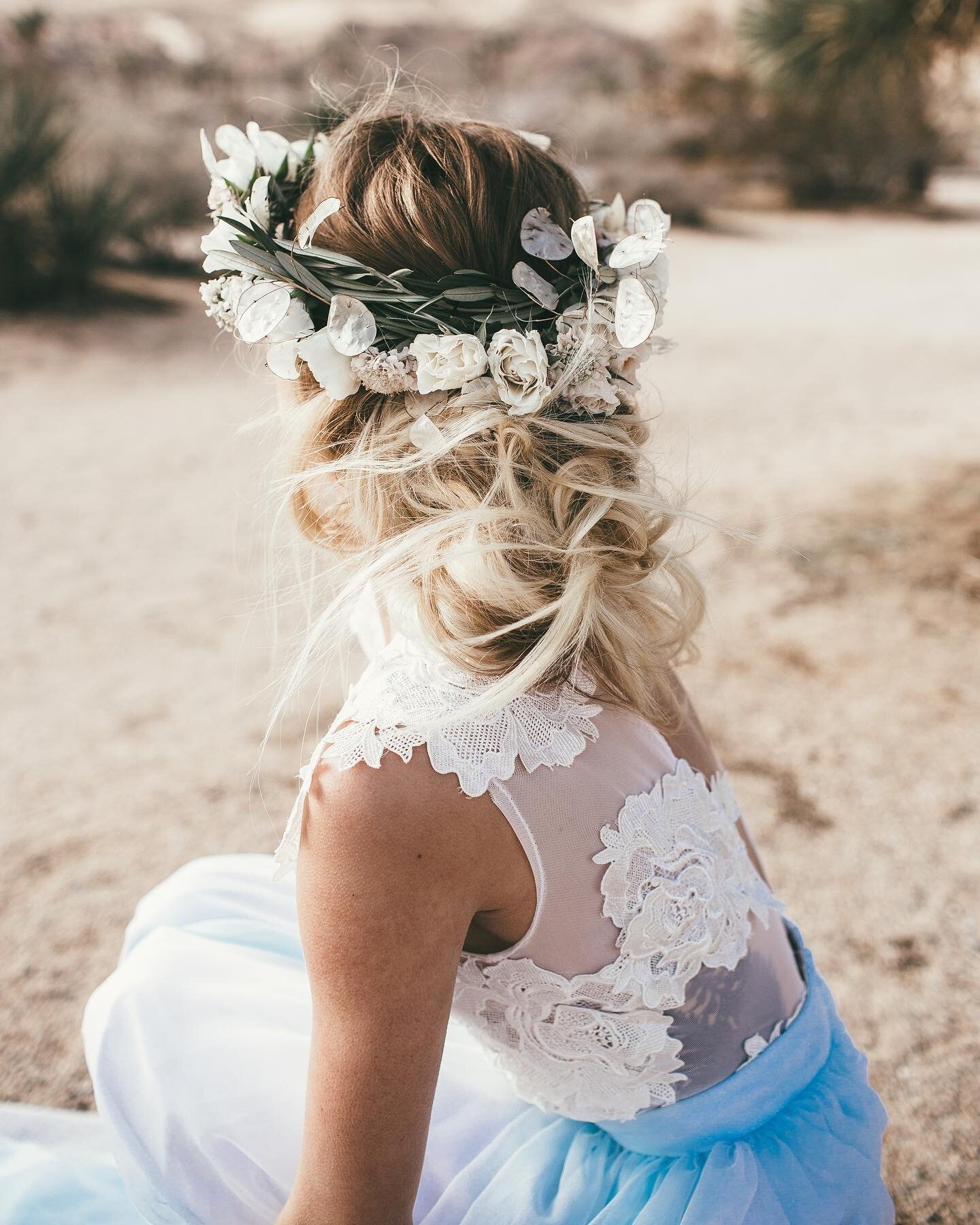 2021 is the year for the brides! We have seen so many gorgeous wedding pictures this season. From beautiful braids to textured buns, there are an endless amount of styles a bride could wear with our M-Tied or Hand Tied wefts for her big day! What are