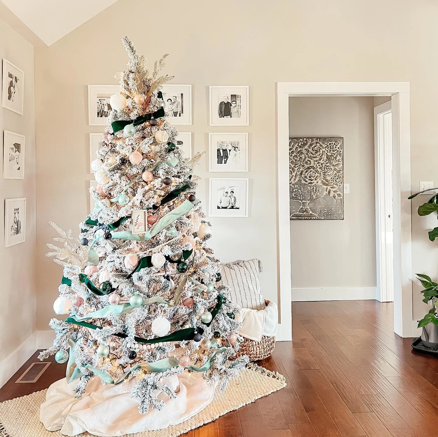 CHRISTMAS AT THE HALL HOUSE π