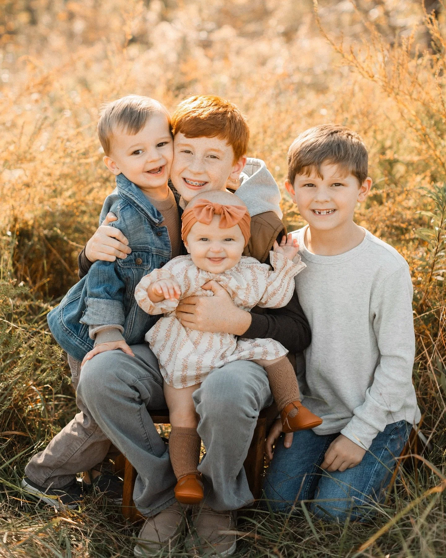 When your best friend just happens to be the BEST photographer and she texts to inform you that your kids need updated pictures…
Thank goodness for Aunt “Laura” π«ΆπΌ
You all already know I’m thrifty but there are two things