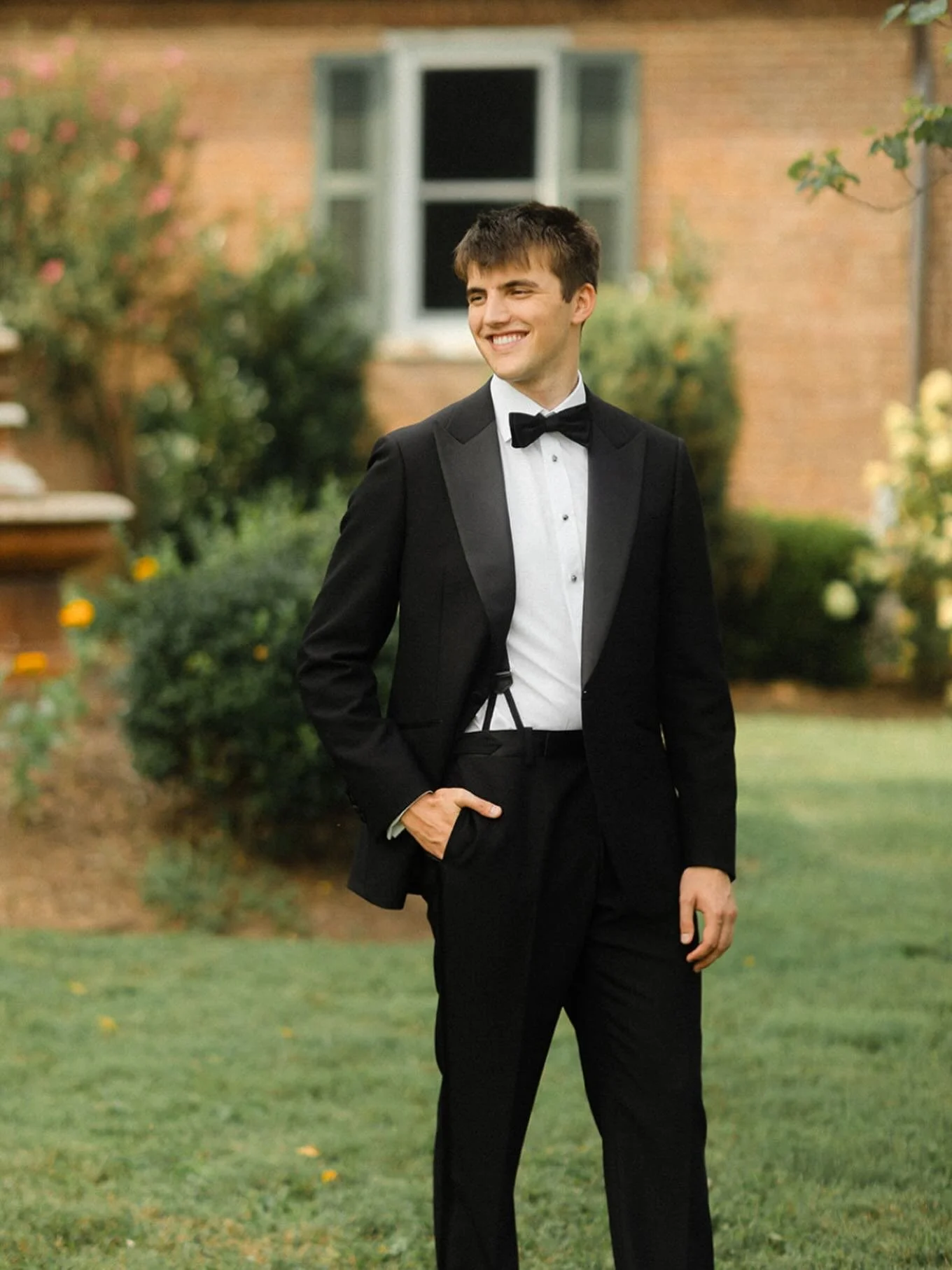 Caption this! Our take: That grin? Yeah&hellip; he just saw his bride 🥰💍🤍