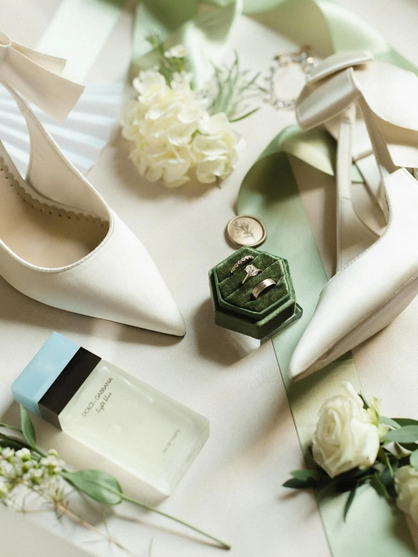 Wedding season is still a few weeks away, but mentally we&rsquo;re here&hellip; already behind the camera 📸😍💚