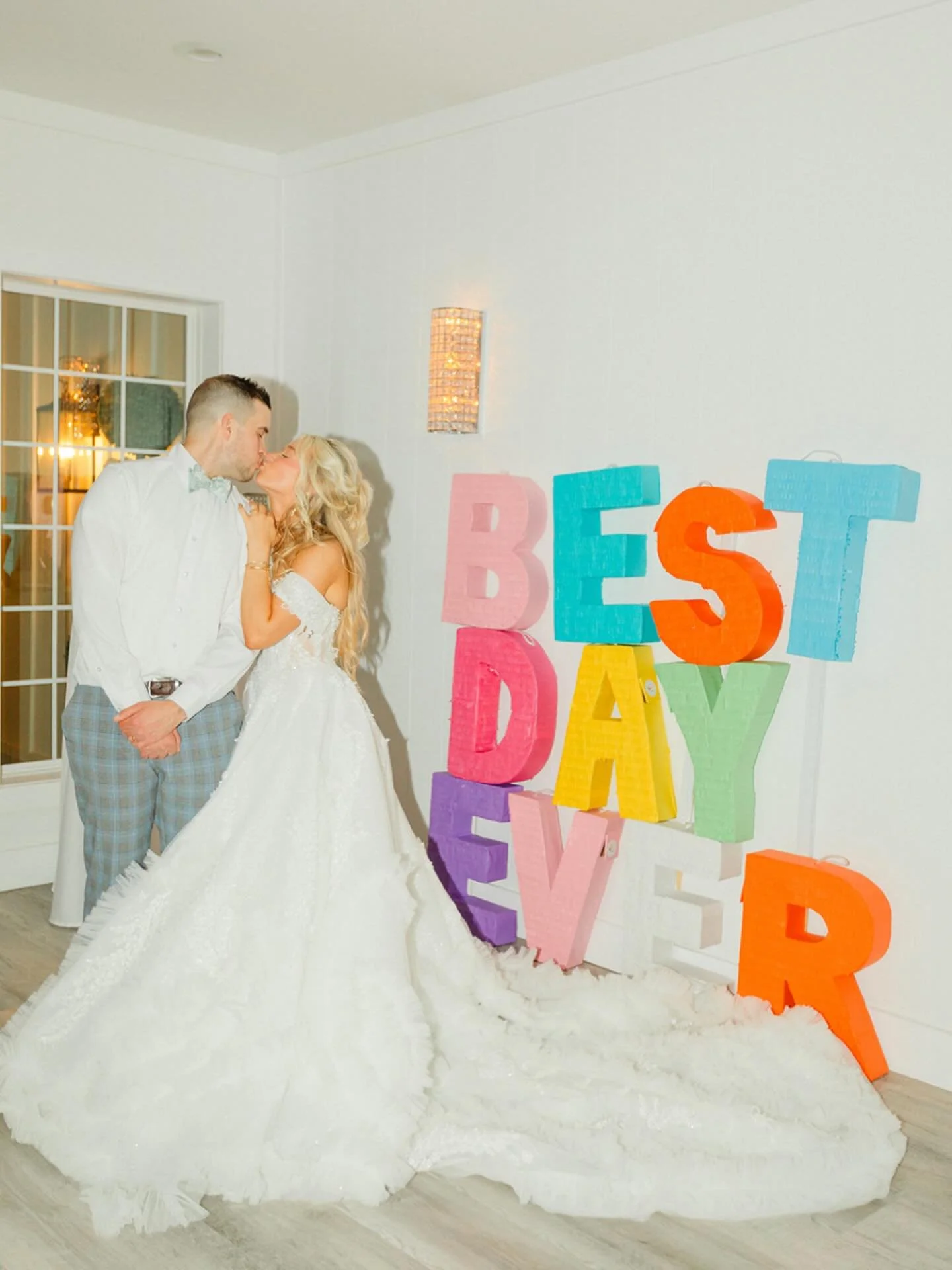 We can confirm&hellip; the sign isn&rsquo;t lying 🧡💛🩷💚🩵💜