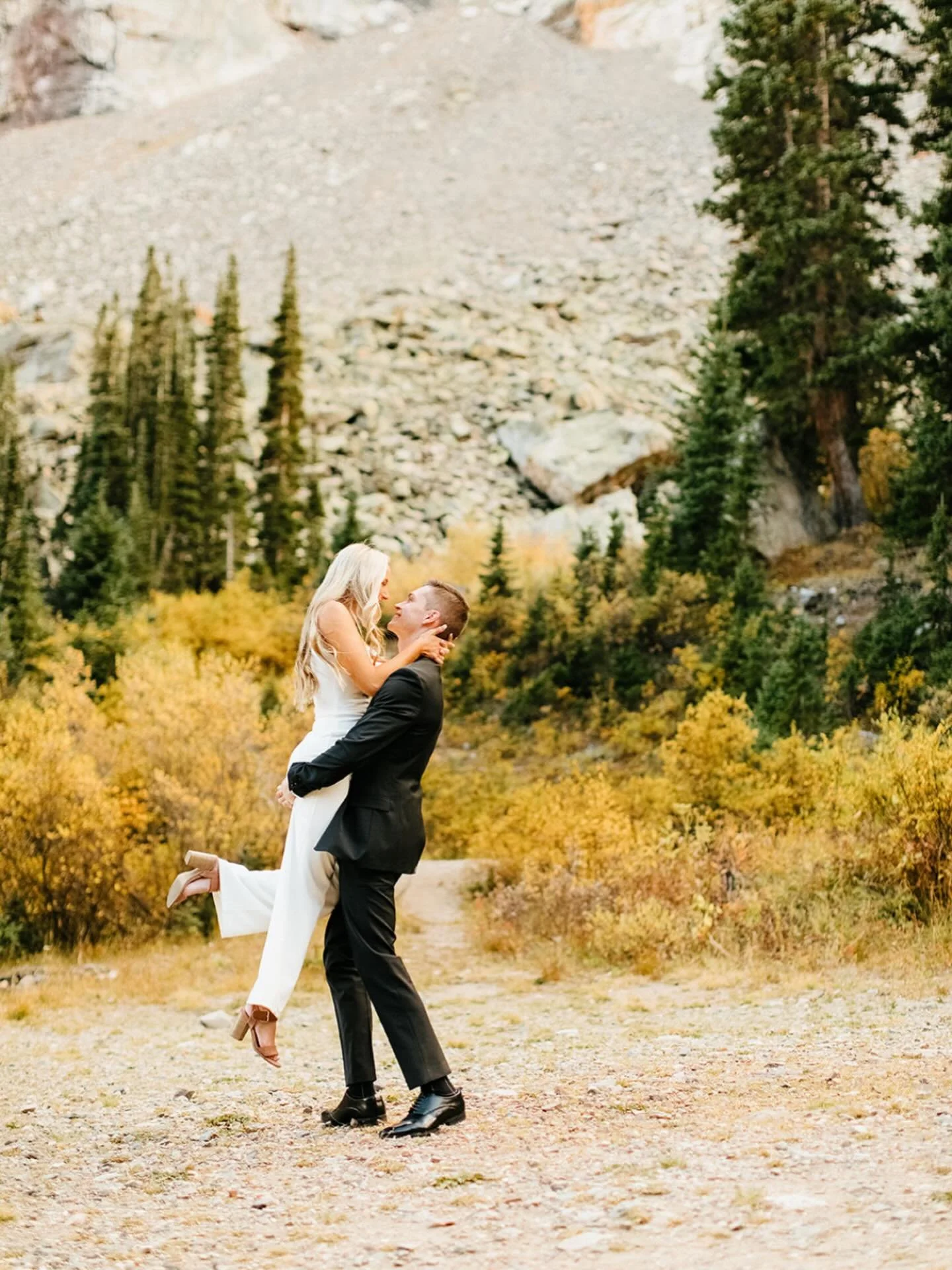 Proof that engagement sessions can be a destination too 🏔️☀️💍