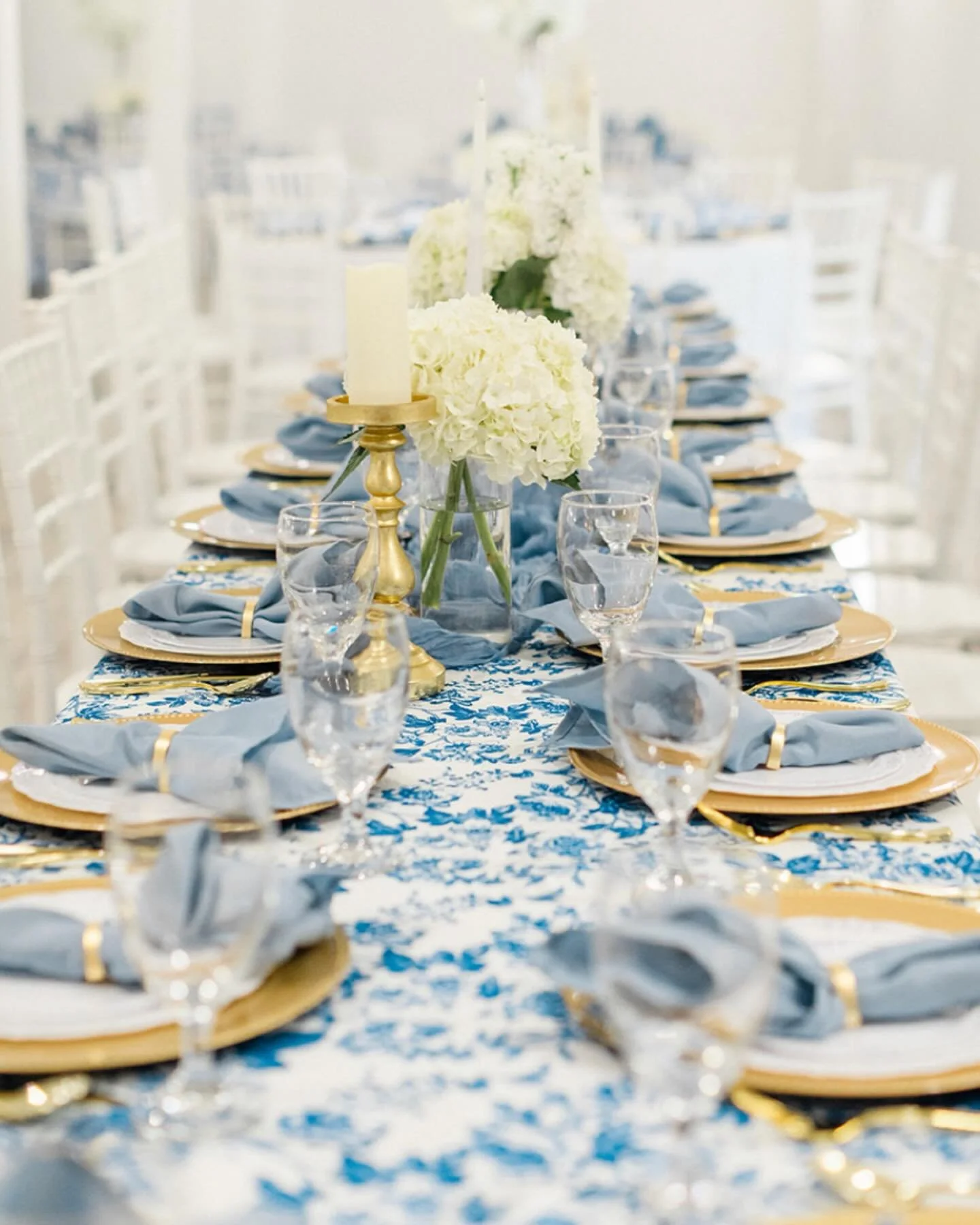 Bathed in blue tones, this reception was styled beautifully from top to bottom! Swipe for some inspo 💙