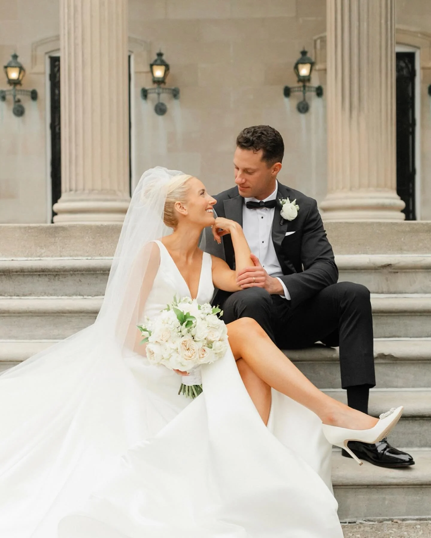 Because Valentine&rsquo;s weekend is the perfect excuse to share love stories like this one! 
Forever looks good on this Mr. &amp; Mrs. 🫶🏼

Still in love with every detail of this day. Full wedding preview coming to stories soon 🤩