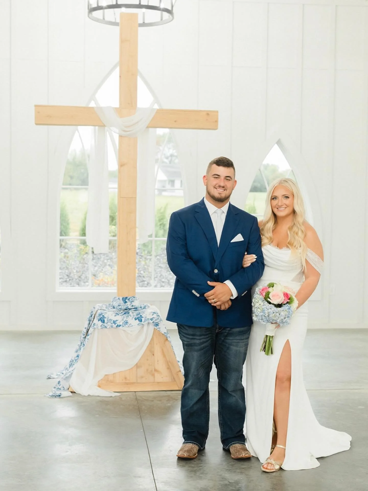 A little over a month until Easter 🤯
And we&rsquo;re thinking about wedding moments like this &mdash; The cross. A covenant. A beautiful beginning.