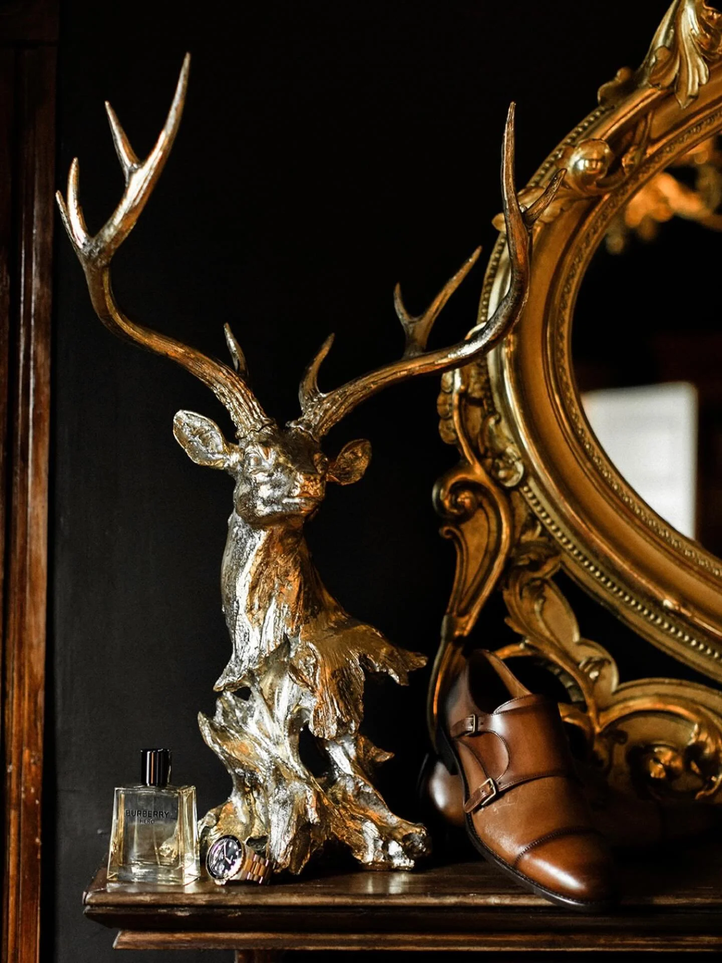 Hide-and-seek, wedding edition: groom details🕵️&zwj;♂️ They match the decor so well, you might need a second look 👀😉👏🏼