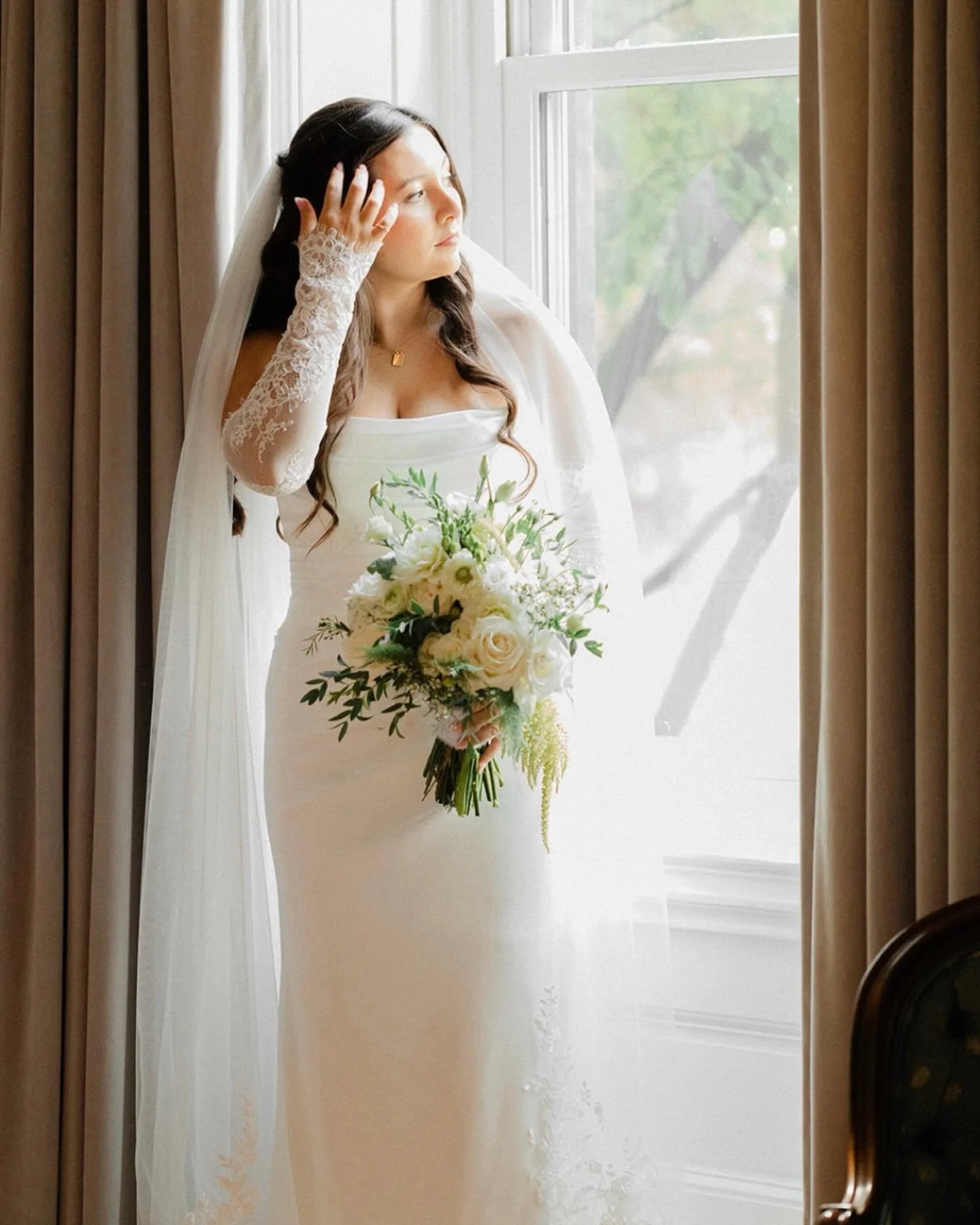 the morning of 🦢🌿🪟

we are loving these vintage-inspired bridals 👏🏼📸🎞️