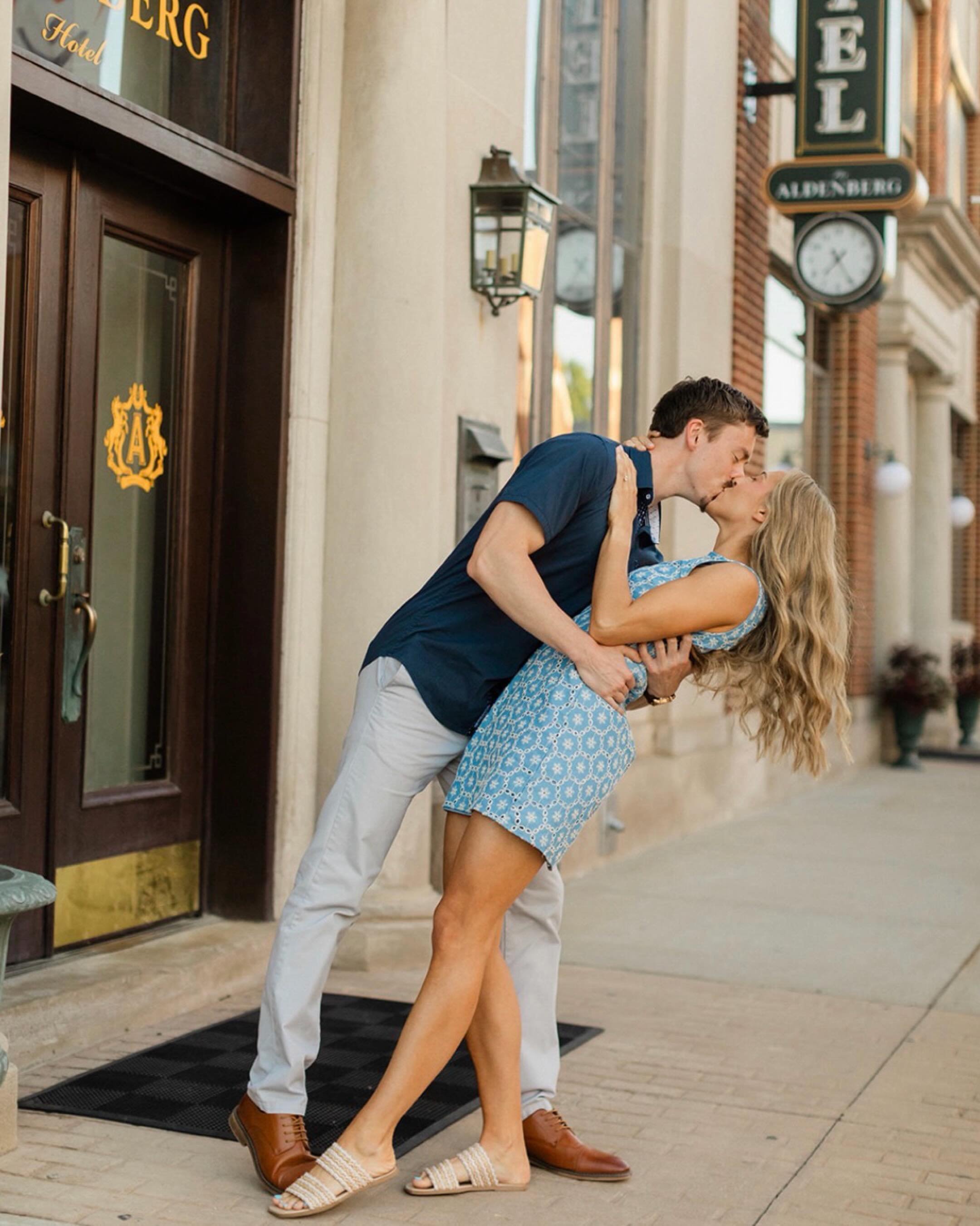 A little downtown magic &amp; a whole lotta love 🏙️🤍 Halee &amp; Carter made this session feel straight out of a romance movie!