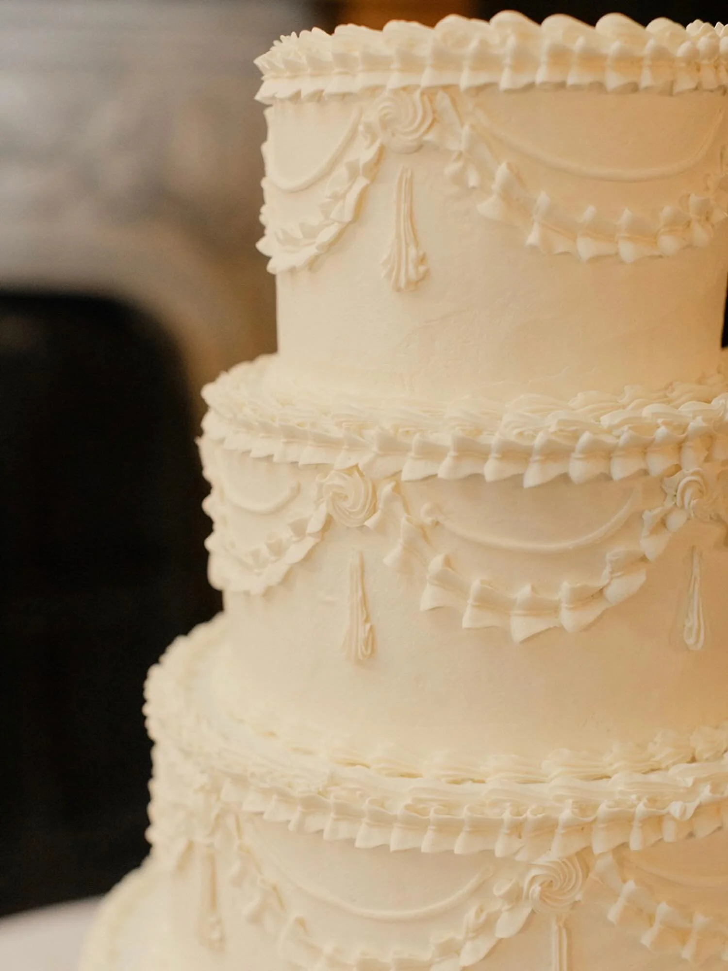 Some cakes are desserts&hellip; this one was pure art 👩🏼&zwj;🍳🤌🏼💋 Every single detail was thoughtfully crafted and beautifully brought to life 🍰🔪🍽️