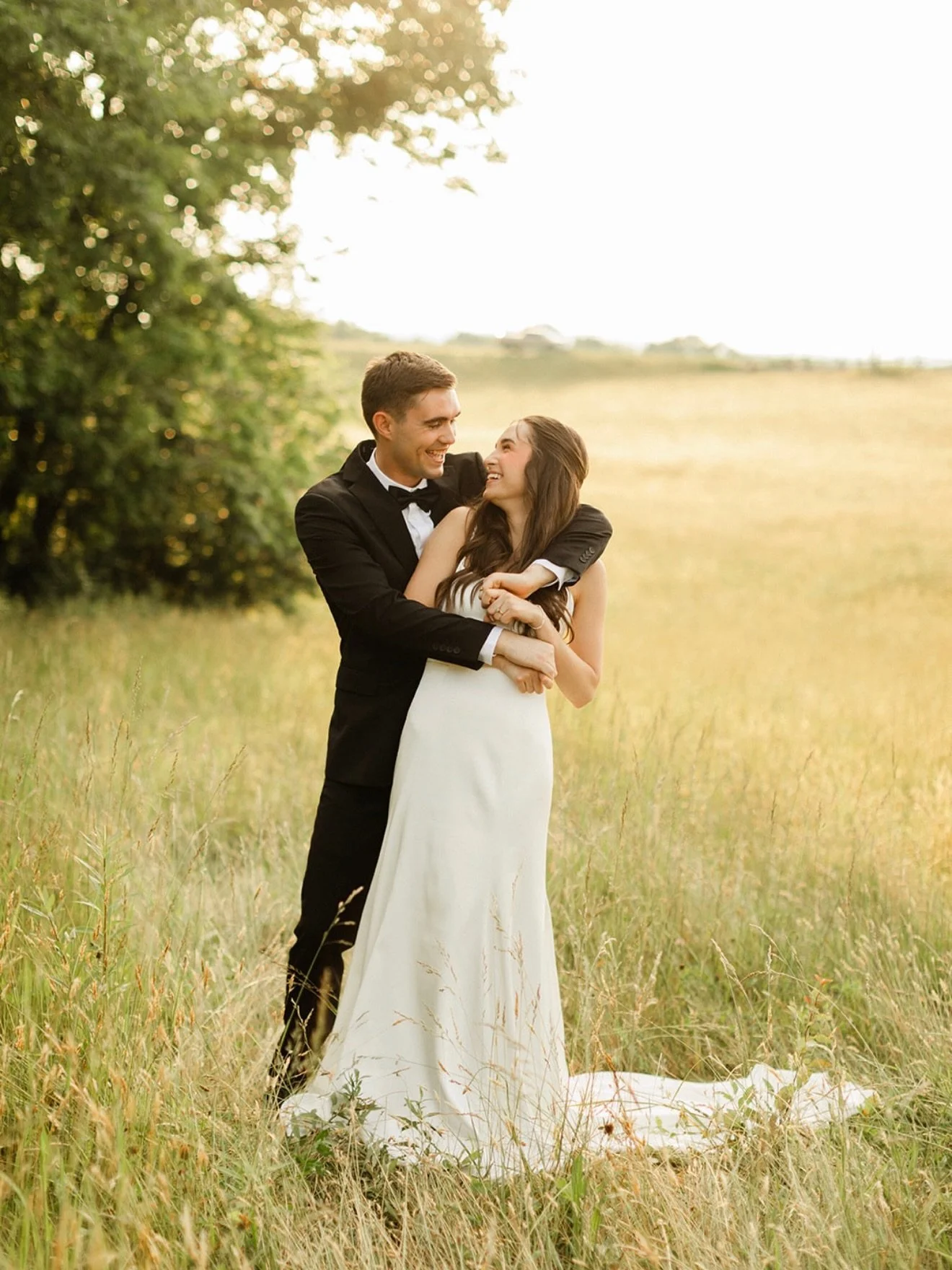 From golden fields and quiet moments together to the day they say &ldquo;I do&rdquo; 🤩🌾💛

The Juneberry girls are headed to Red River Gorge for Drew &amp; Makenna&rsquo;s wedding day, and we couldn&rsquo;t help but share a few favorites from their