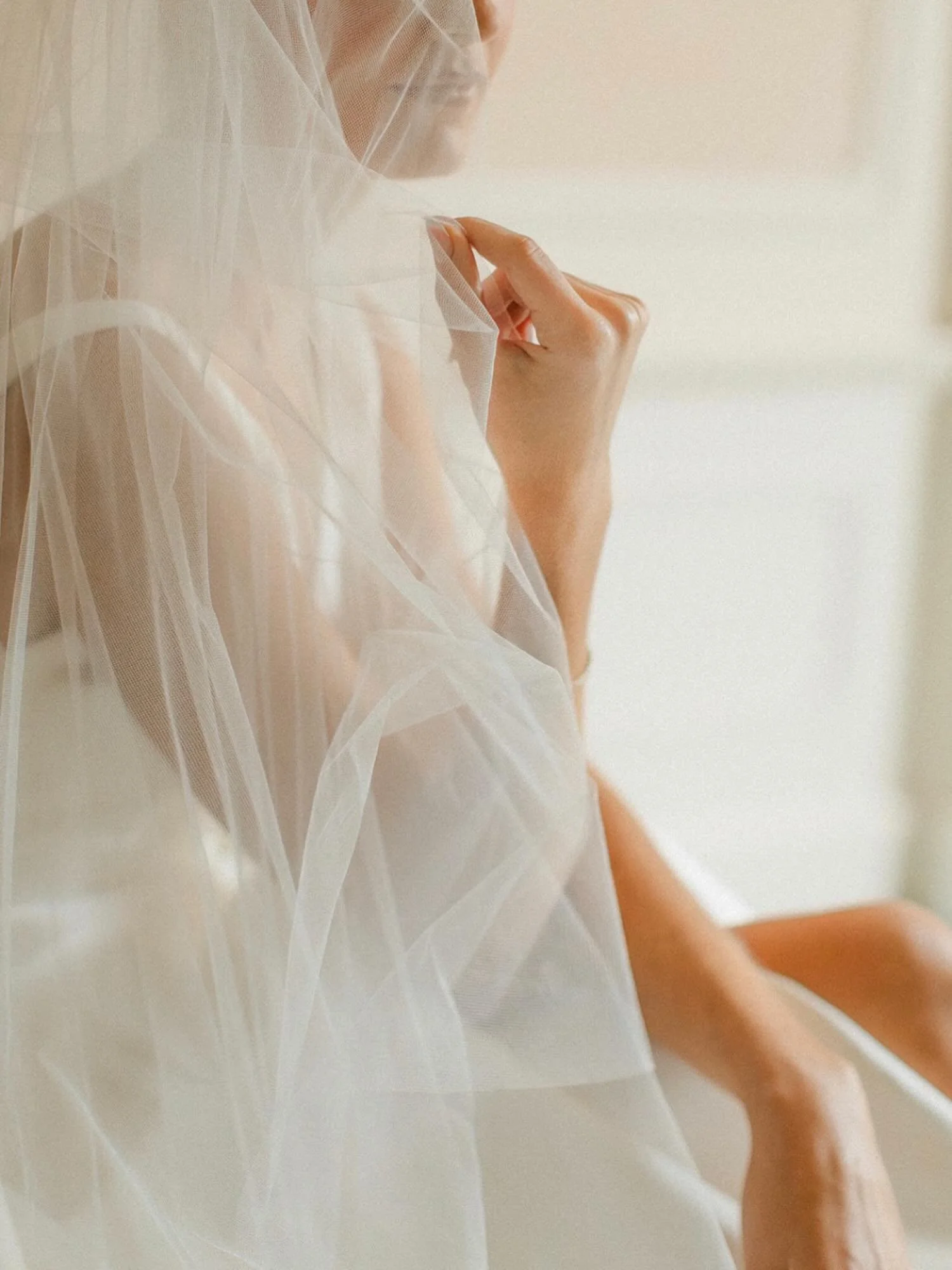 Veil or no veil, we&rsquo;re here for it all 🤍 Some days it&rsquo;s soft layers in the wind, some days it&rsquo;s clean and minimal&mdash;and every version is beautiful 🍃🦢👰🏼&zwj;♀️