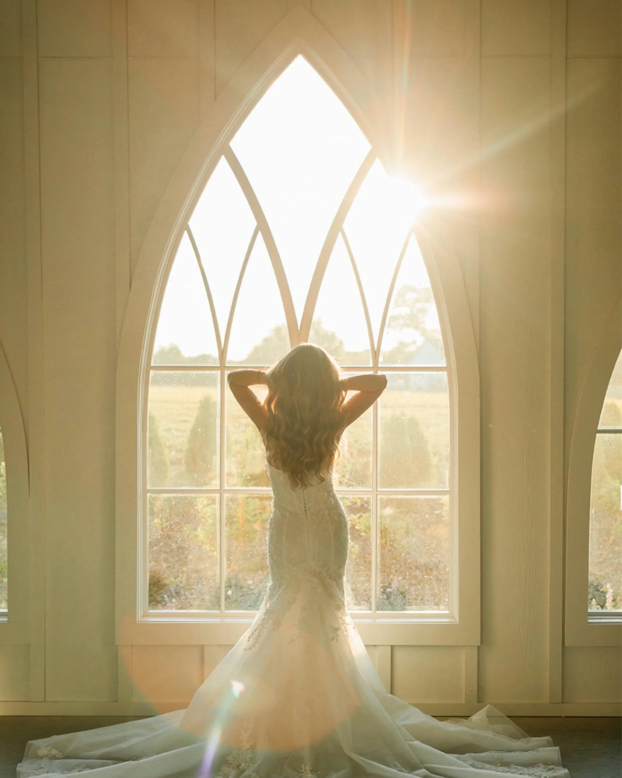 Don&rsquo;t let your wedding day be the only time you wear the dress&hellip; 👰🏼&zwj;♀️

A stress-free experience.
A trial run for your wedding look.
And some of the dreamiest portraits of your entire wedding season.

If you&rsquo;re on the fence ab