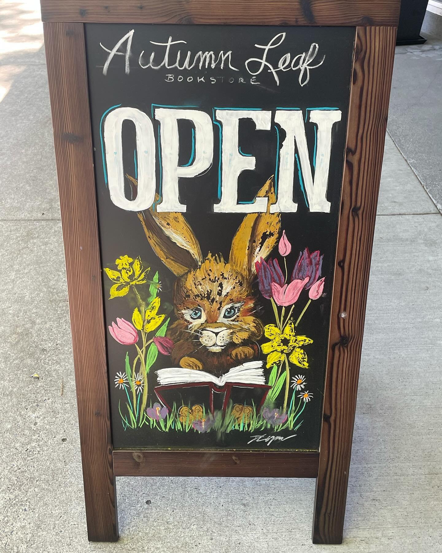 Henry has scurried to downtown Camas to find a new spot in town to share his escapades! 
The Adventures of Henry the Field Mouse is now on the local author shelves @autumnleafbookstore 

Big thanks to Eden for supporting local authors! 
🐭🐴🐰🦊🦔❣️❣