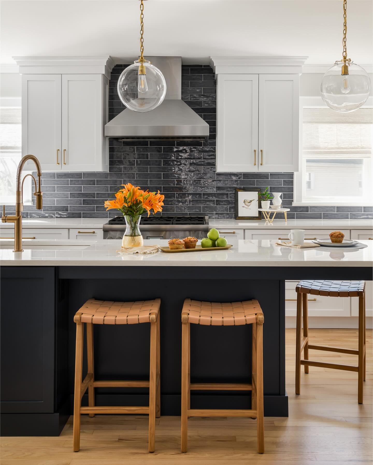 Another look (but this time @meghanbalcomphotography &lsquo;s professional and gorgeous shots) of this beautiful kitchen we just completed! 😍💙 Functional, stylish, and modern&hellip;perfect for this Westfield  family. 

@visualcomfort 
@shorthillst