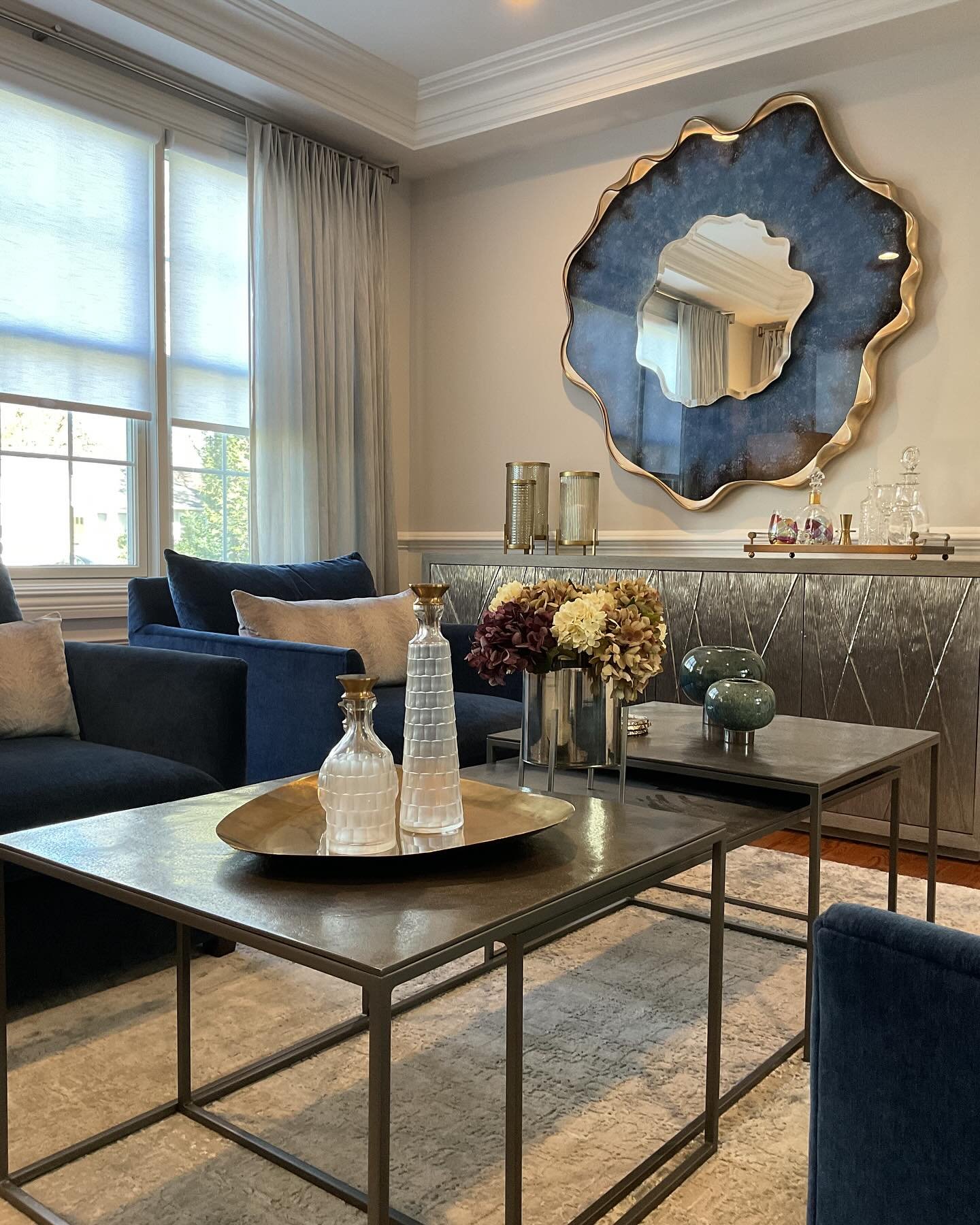 Stunning new sitting area in the formal living room. The shades of blue = lux and relaxation! 💙

@johnrichardcollection
@bernhardtfurniture
@leeindustries
@jaipurliving
@curreyco
@artertiorshome

#homedecor #homedesign #interiordesign #njinteriordes