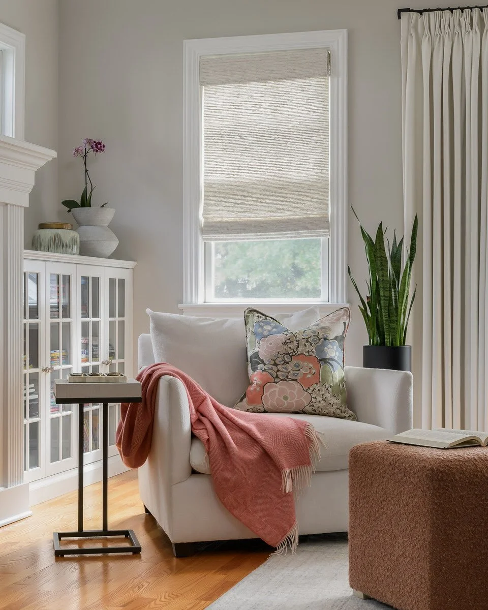 Reflecting on a few of our favorite sitting areas. Perfect for curling up with a book, quiet conversation, or simply taking a moment to pause. Which one would you sink into first?

#interiordesign #westfieldnj #sittingareas #livingroomdesign 

Photo 