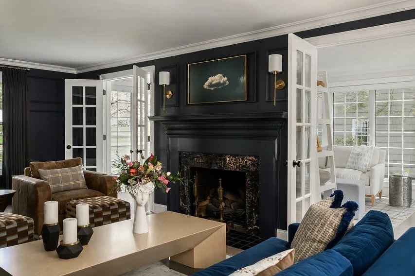 Deep, dark, and dramatic, the lounge sets the scene for evening cocktails by the fire. Just beyond, the adjoining sunroom peeks in with its sun-drenched glow, perfect for morning coffee or an afternoon gathering with friends. Like night and day, thes