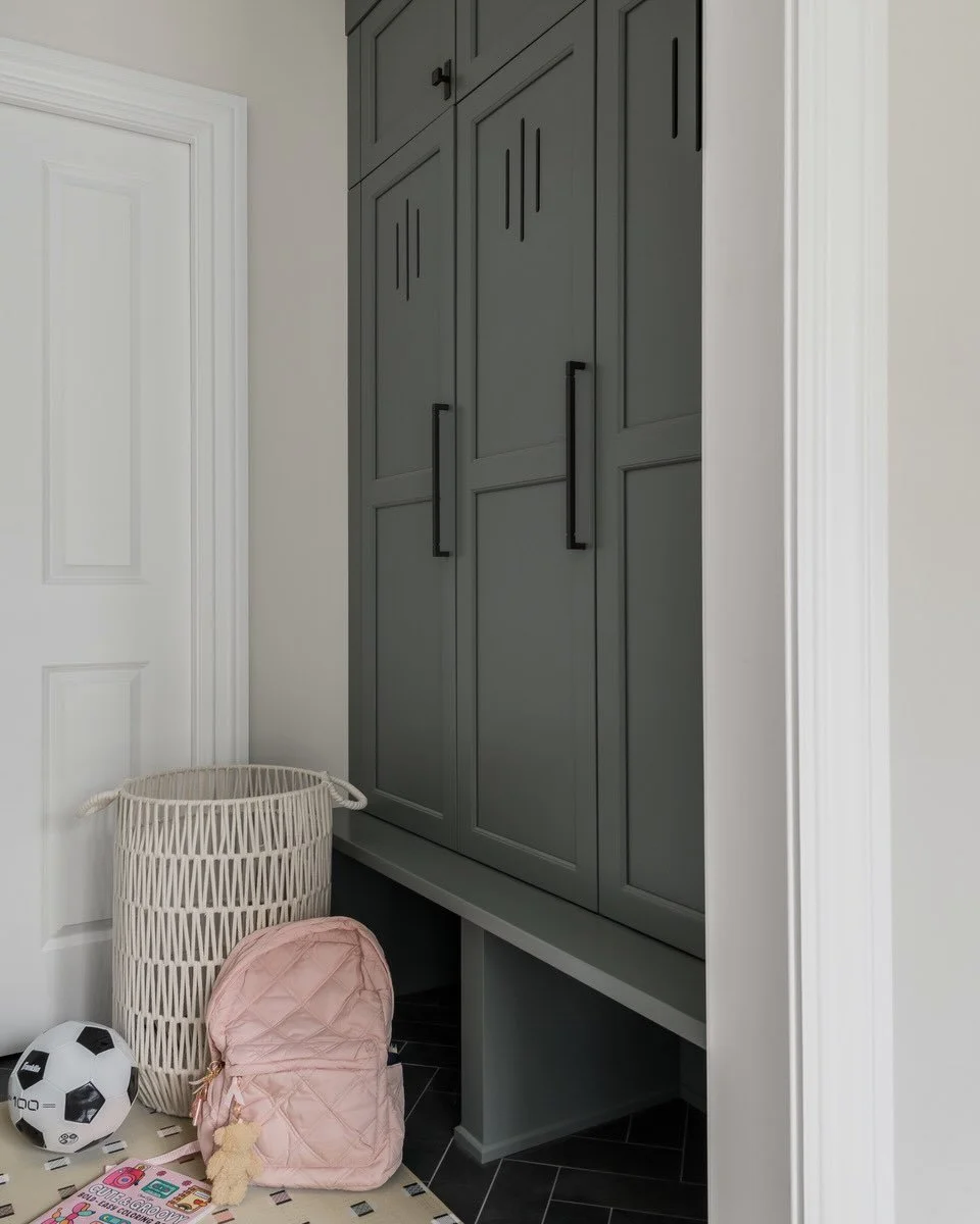 The unsung hero of the home. Custom cabinetry, thoughtful details, and a place for everything.

Photo credit: Meghan Balcom Photography

#mudroominspo #interiordesign #westfieldnj