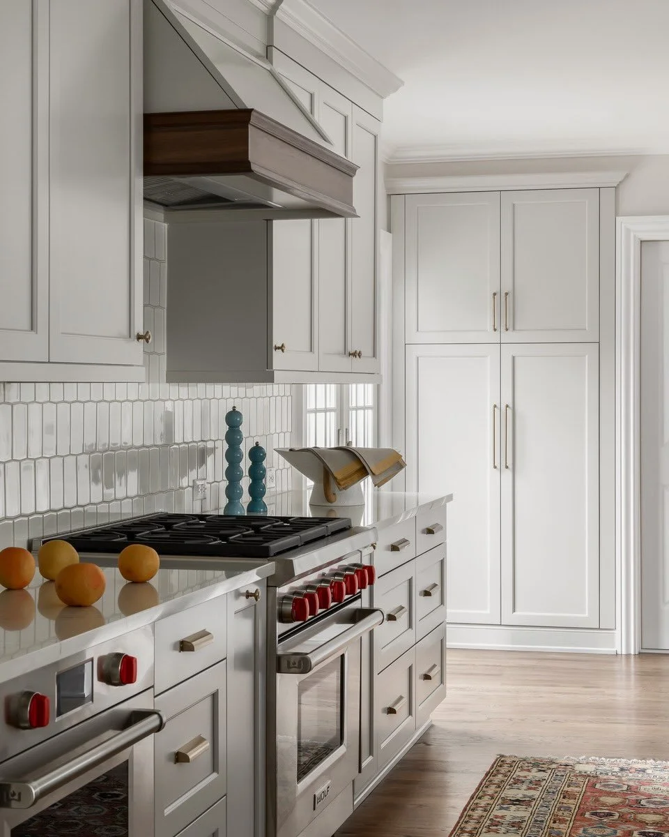 Thinking about a kitchen refresh? This collaboration with @bkcofwestfield is all about the details. We went with soft grey cabinetry with ample storage and added that warm wood range hood to really ground the space. But the real magic is in the detai
