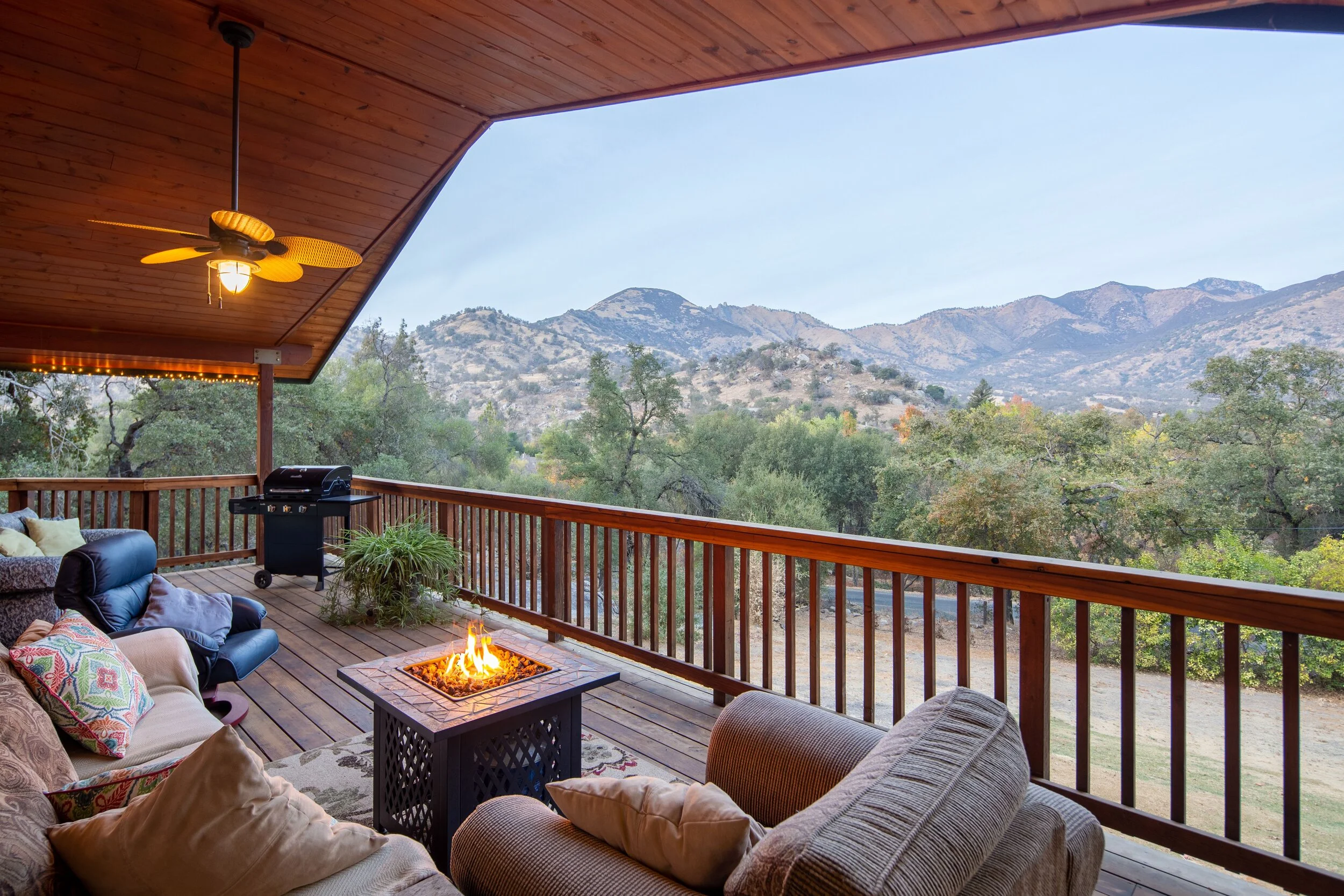 Sequoia Chalet River Front Vacation Rental (Kay's) 25.jpeg