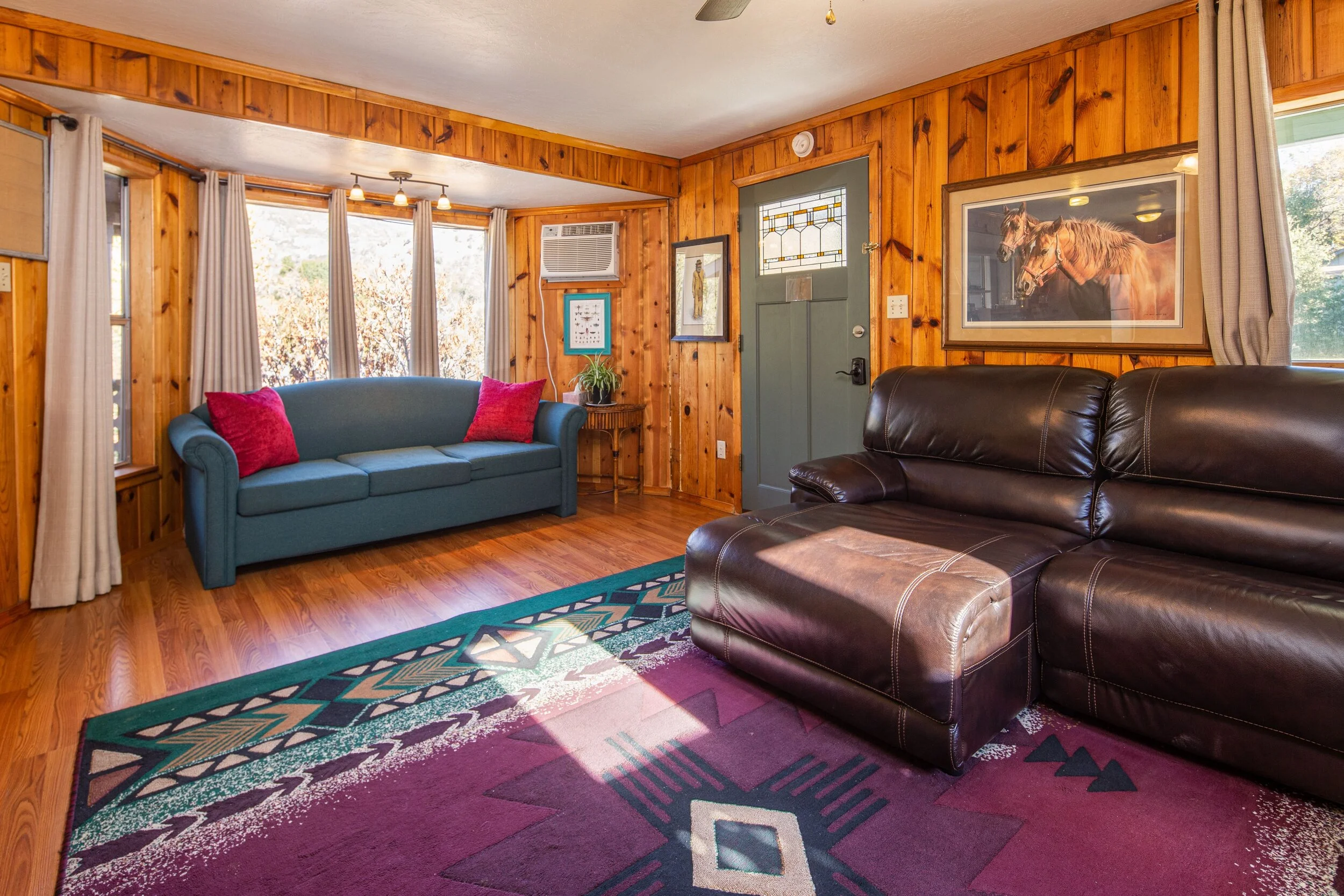 Kaweah River Cabin — Sequoia Pacific Holiday Homes