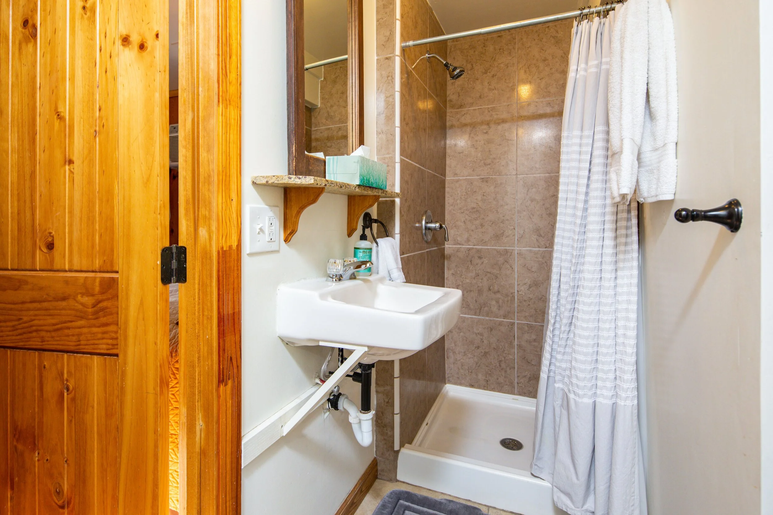 Kaweah River Cabin — Sequoia Pacific Holiday Homes