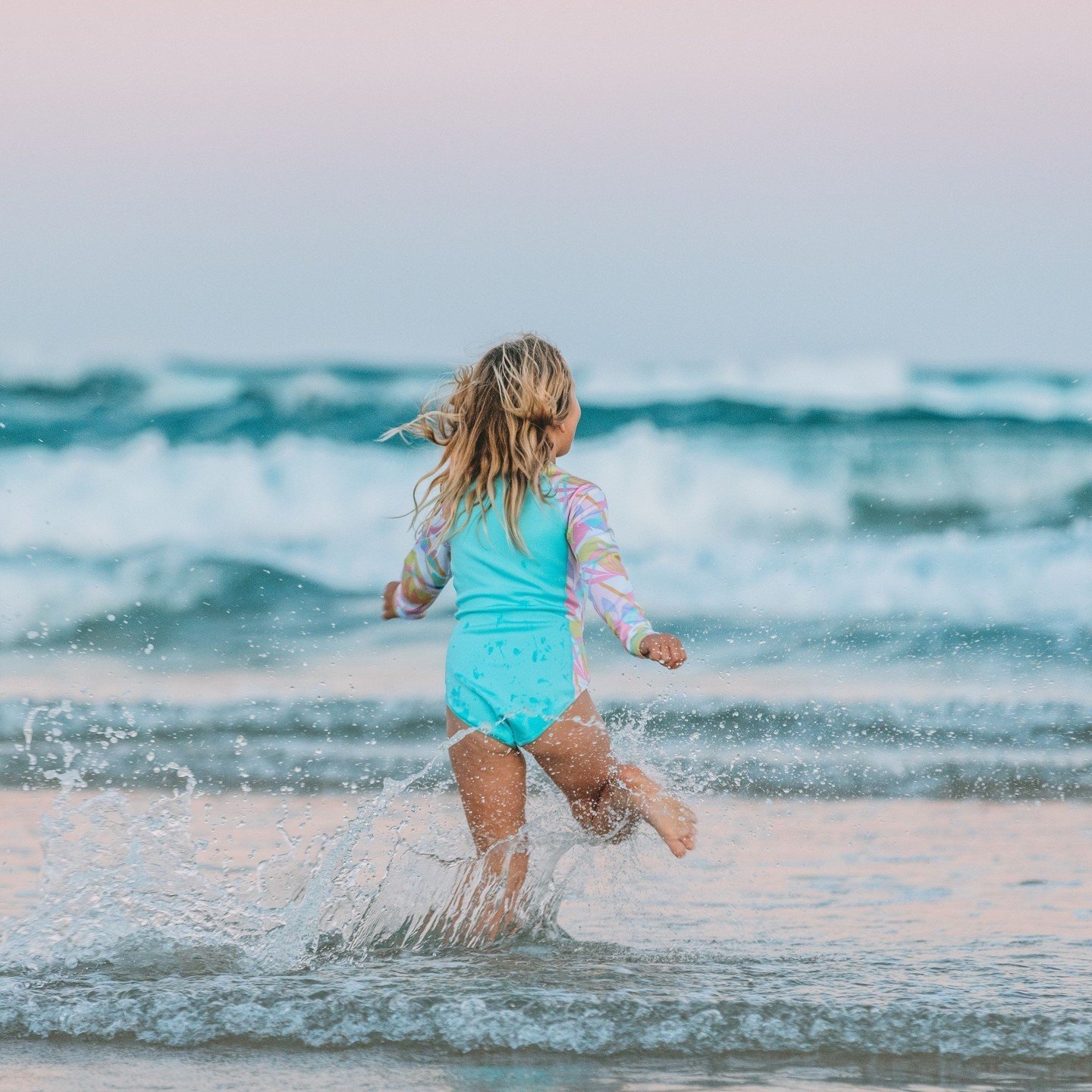 Turn your sunset strolls into salty splashes! We love seeing our new surf suits be a part of magical evenings like these! 🌊🌅⁠
⁠
⁠
⁠
 #forcleanoceans #pipinghot #herosfortheocean #australiansurf #sustainableclothing #surflife #surfingcommunity ⁠
#sh