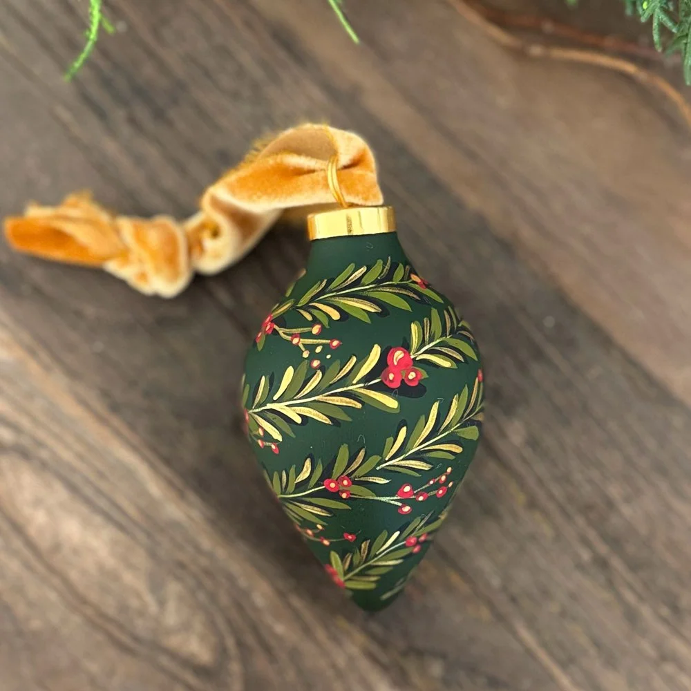 HOLIDAY GREEN GARLAND - TEARDROP SHAPED ORNAMENT
