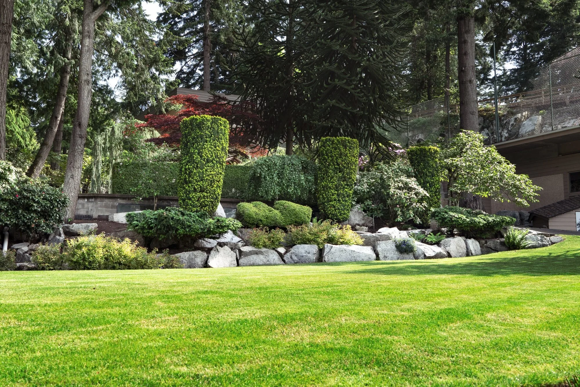 landscape-maintenance-crew-victoria-bc.jpg