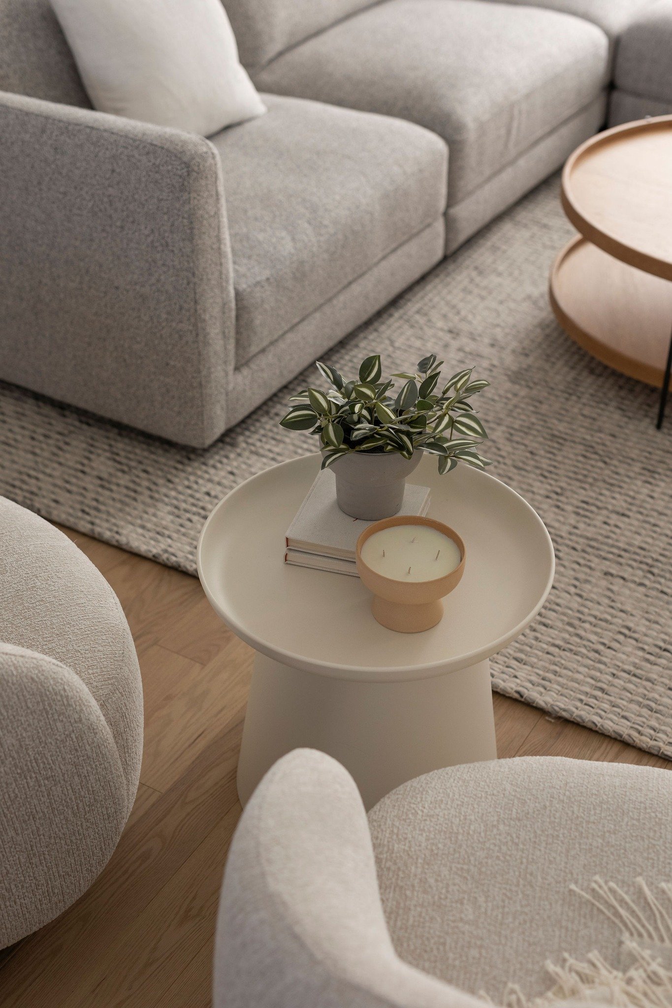 Votre projet m&eacute;rite une touche soign&eacute;e &agrave; chaque &eacute;tape.

On s&rsquo;occupe m&ecirc;me du magasinage pour un r&eacute;sultat tout en coh&eacute;rence.🤍

&mdash;

Design : @demiteintedesign
Photo : @sarahdageimmo

&mdash;

#