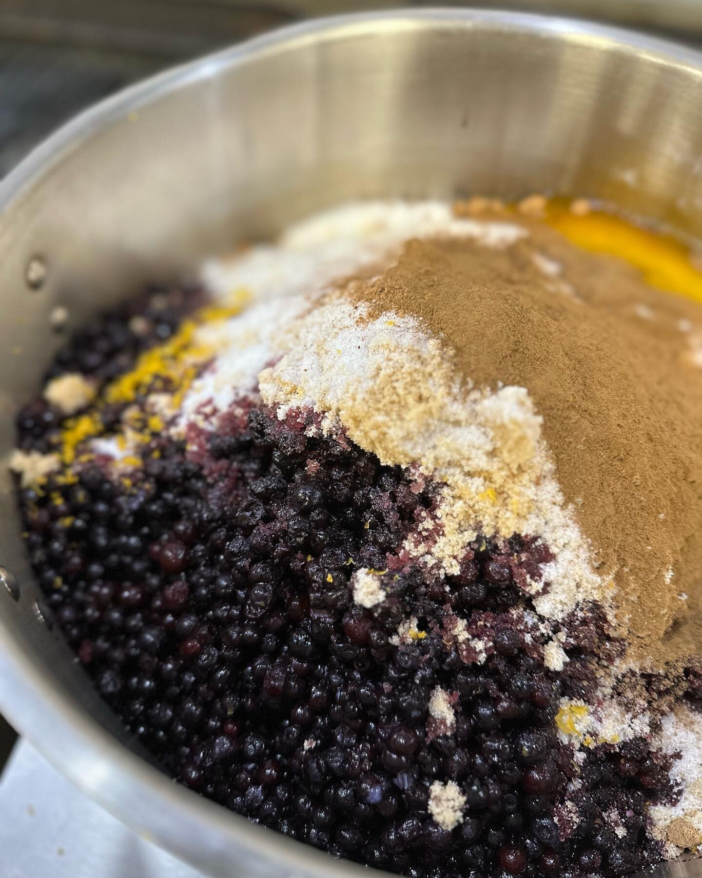 Can you guess what goes into our blueberry topping for our Cronut cups!? 🫐🍊