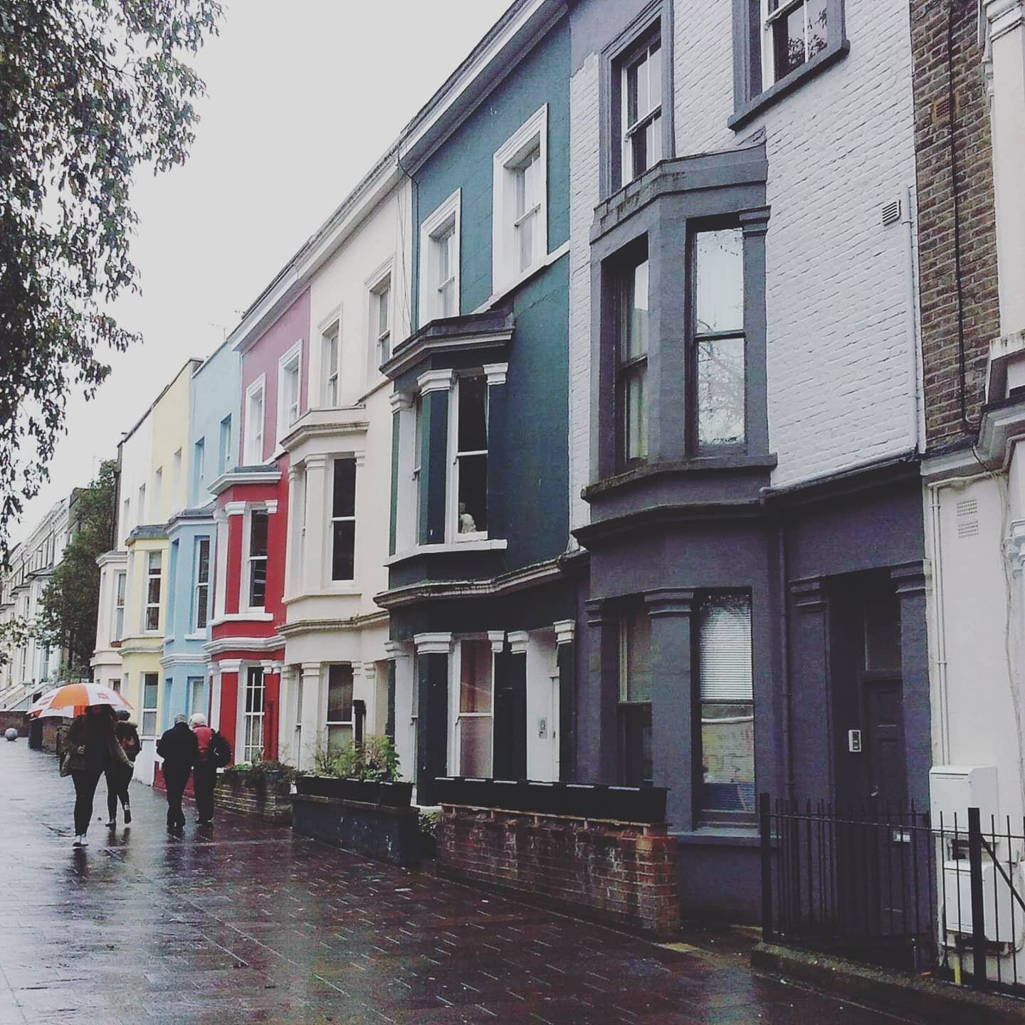 ✨All this has happened before, and it will all happen again...but this time, it happened in London.✨

#snapshot of a #rainy December afternoon in Notting Hill, not so different from today. ☁️

The streets were slick and shimmering with the reflected 