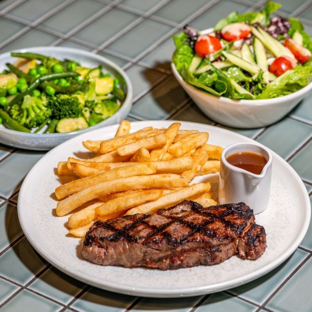 A Southern Ranges Porterhouse is on the menu at @royalsaxon

Your next favourite local in the ❤️ of Richmond

#AustralianMeatGroup #AMG #grassfedbeef #beef #grassfed #aussiebeef #australianbeef #australianowned #australianmade #supportlocal #vic
