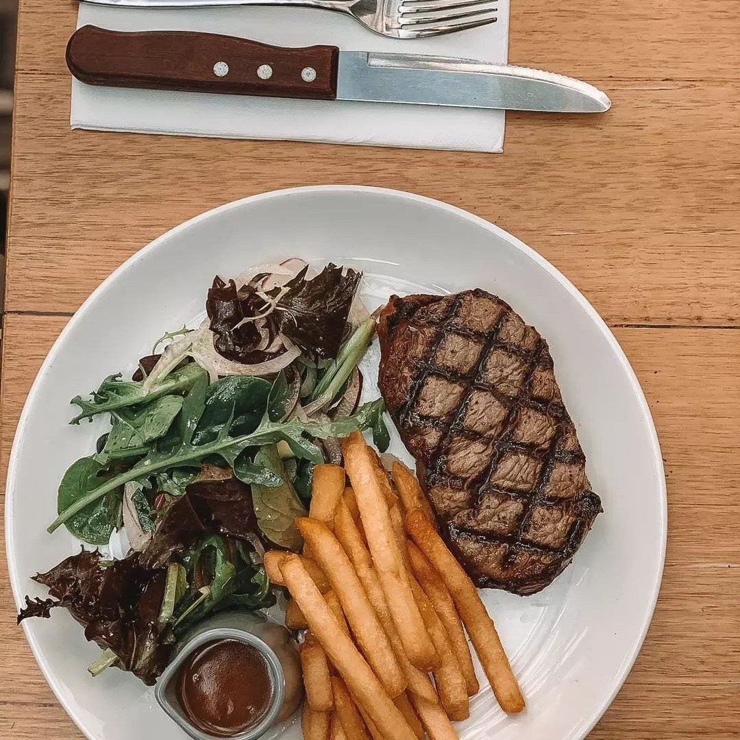 Did you know Brightons favourite local pub @thehotelbrighton serves Southern Ranges?

You can pop in and grab yourself a cut of our finest Southern Ranges Beef.

#AustralianMeatGroup #AMG #grassfedbeef #beef #grassfed #aussiebeef #australianbeef #aus