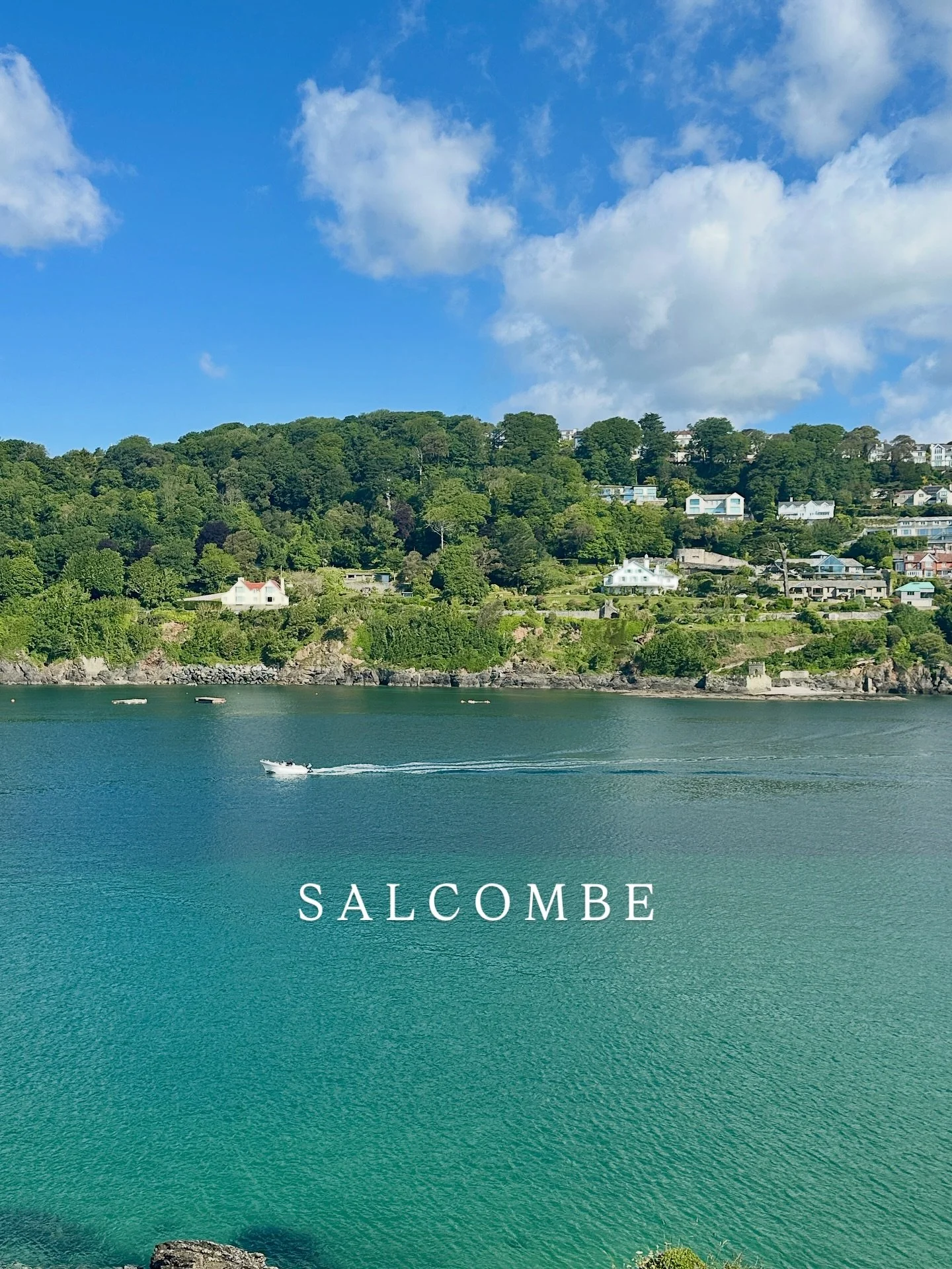 S A L C O M B E 
My happy place. What’s your favourite beach in the South Hams.
Did you know I have lots of new fine art prints based on the South Hams? 
There is a link in my bio that will take you to my online gallery. 
Warmest wishes,
L