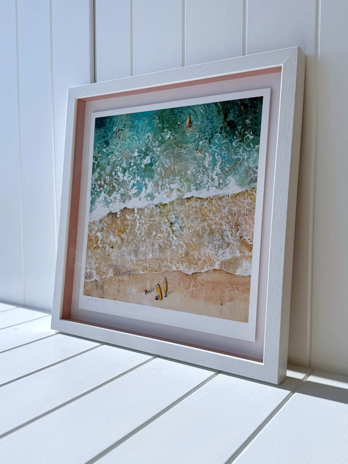 A R T  G L A S S. ✨

Loving this new framed piece featuring light pink fillet snd art glass. Note how even in full sun the reflections are minimal.

Ask your local framer to show you art glass.

#framing #coastalprints