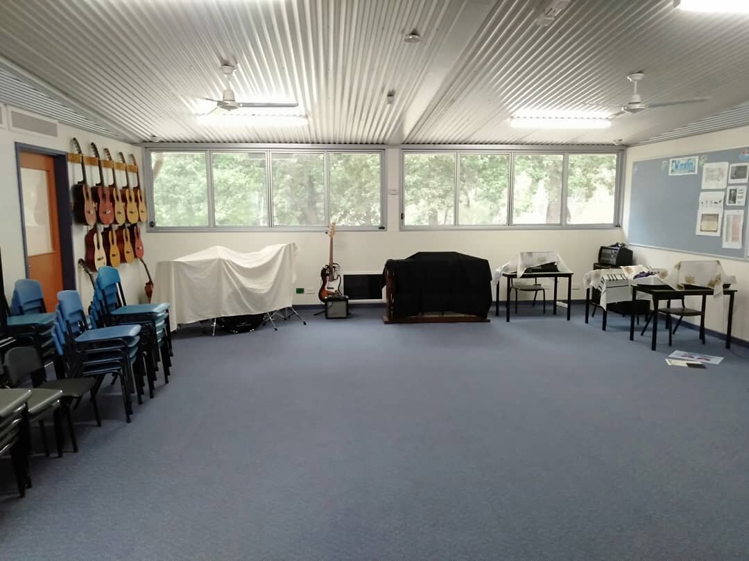 The moments of space before the kids arrive...these magic pauses before I take a deep breath and share my heart work with a fresh group of students...amazing to be back sharing the power of breath and getting to learn from the natural wisdom of young